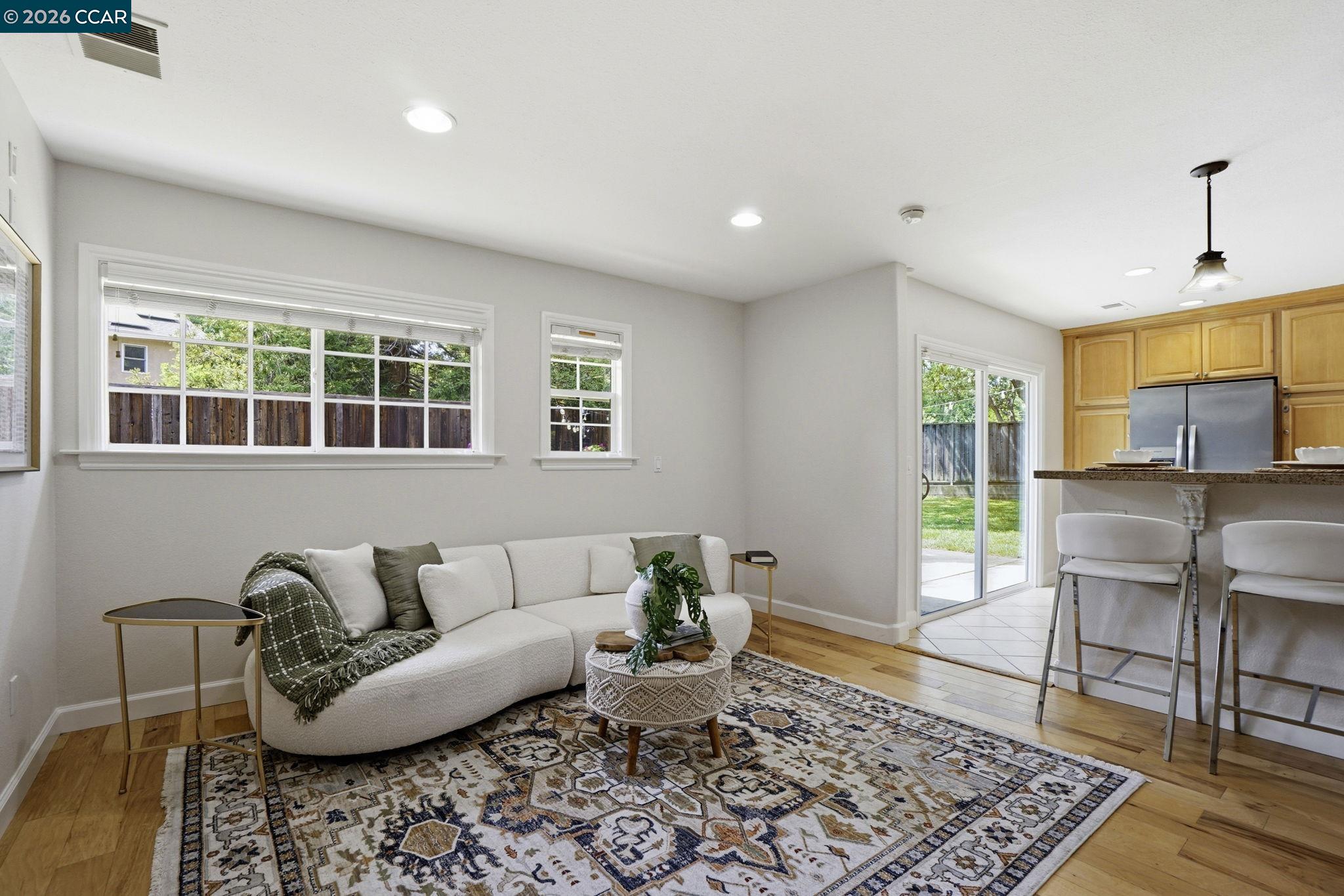1812 Donna Dr