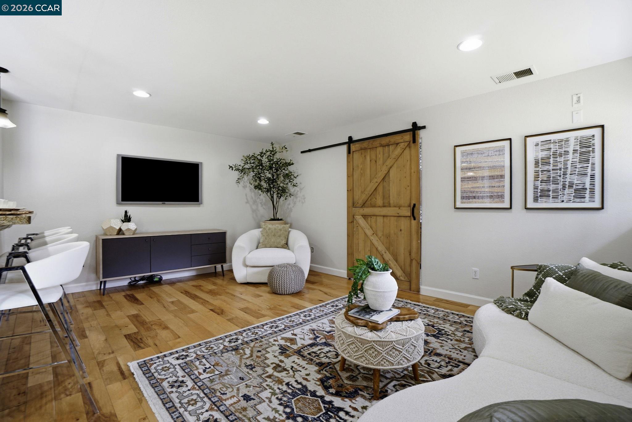 1812 Donna Dr