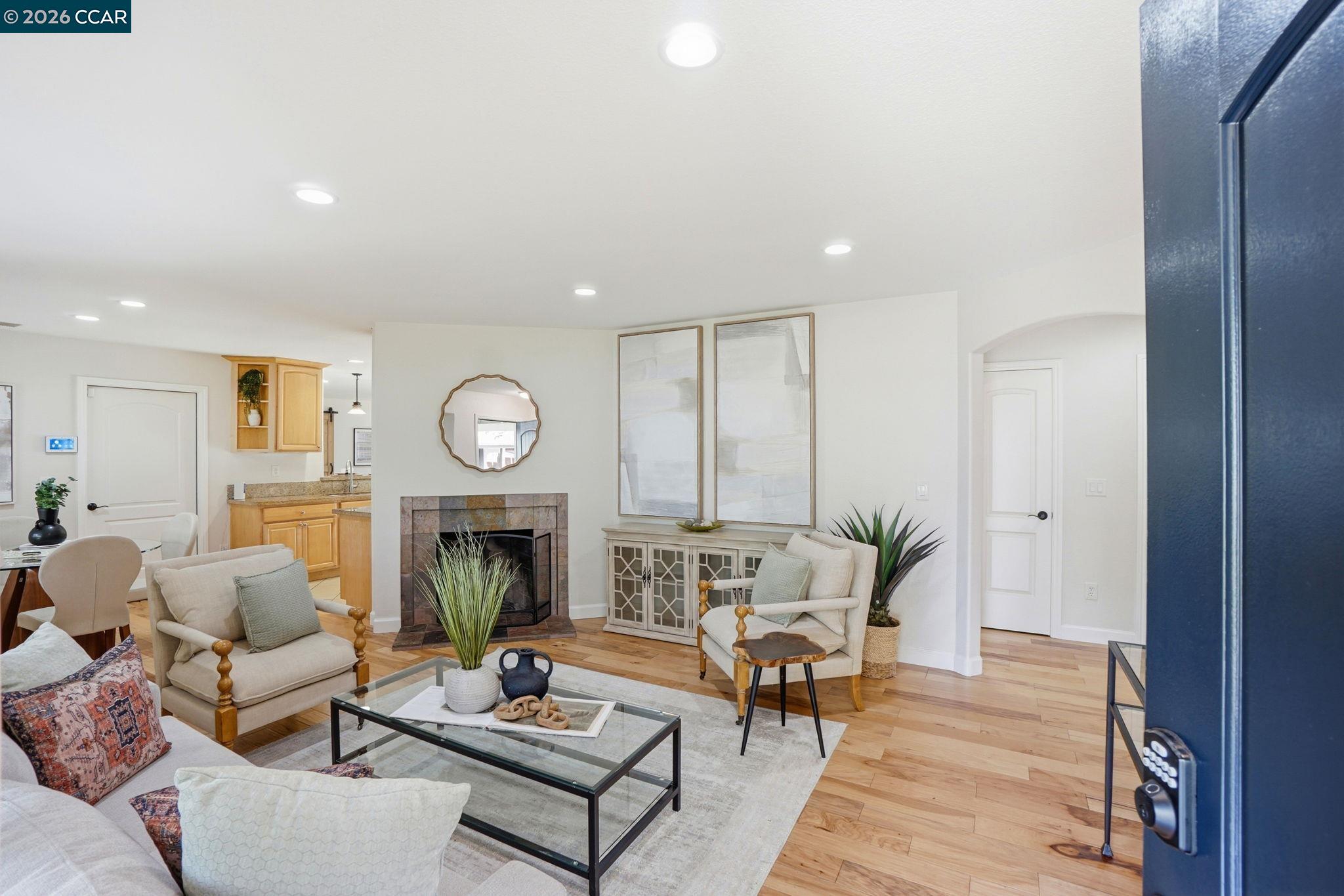 1812 Donna Dr