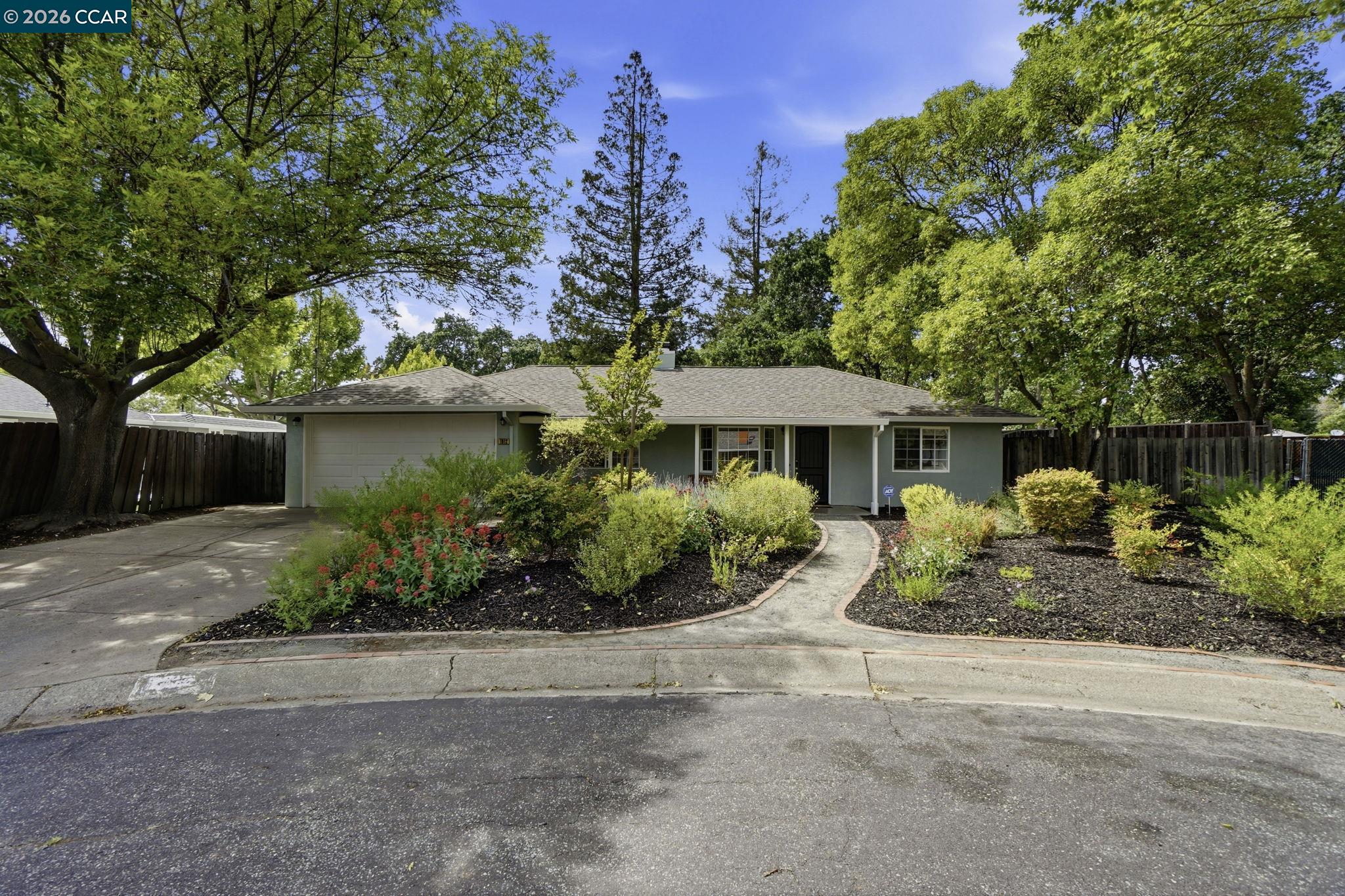 1812 Donna Dr