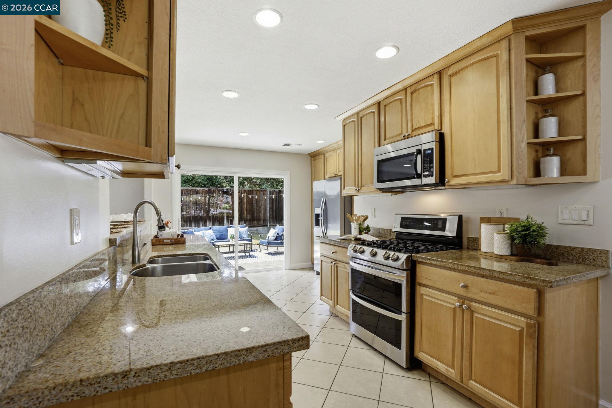 1812 Donna Dr