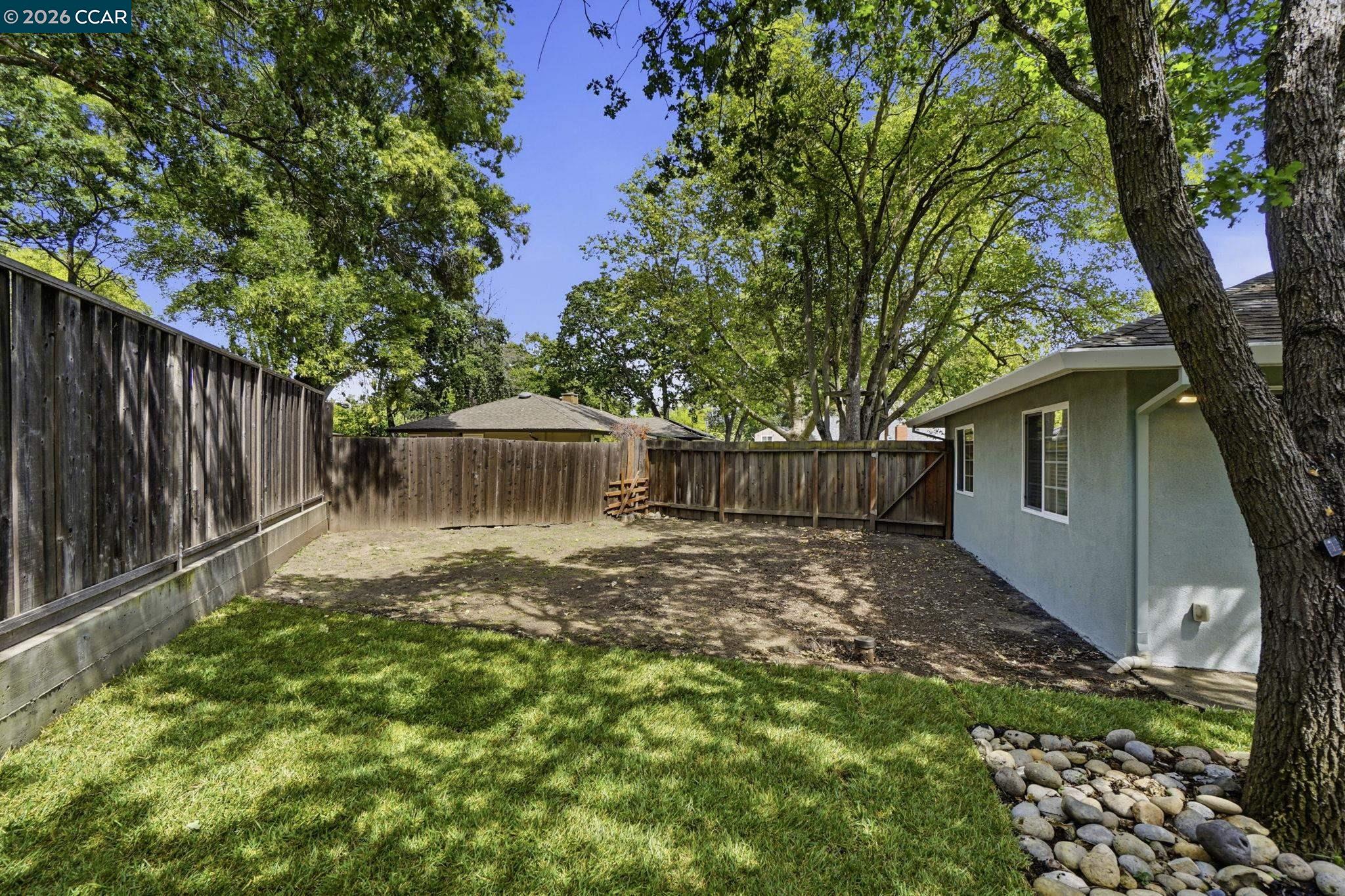 1812 Donna Dr