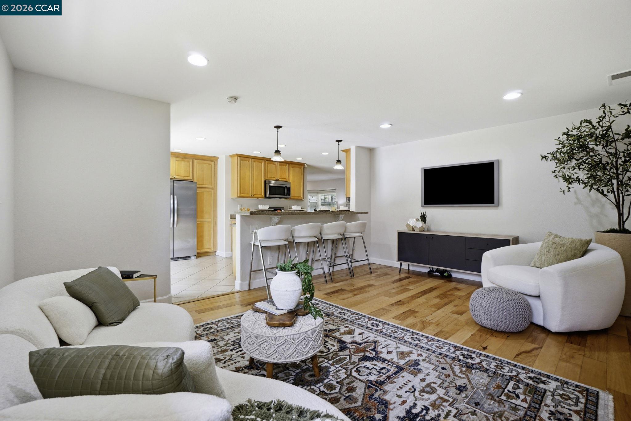 1812 Donna Dr