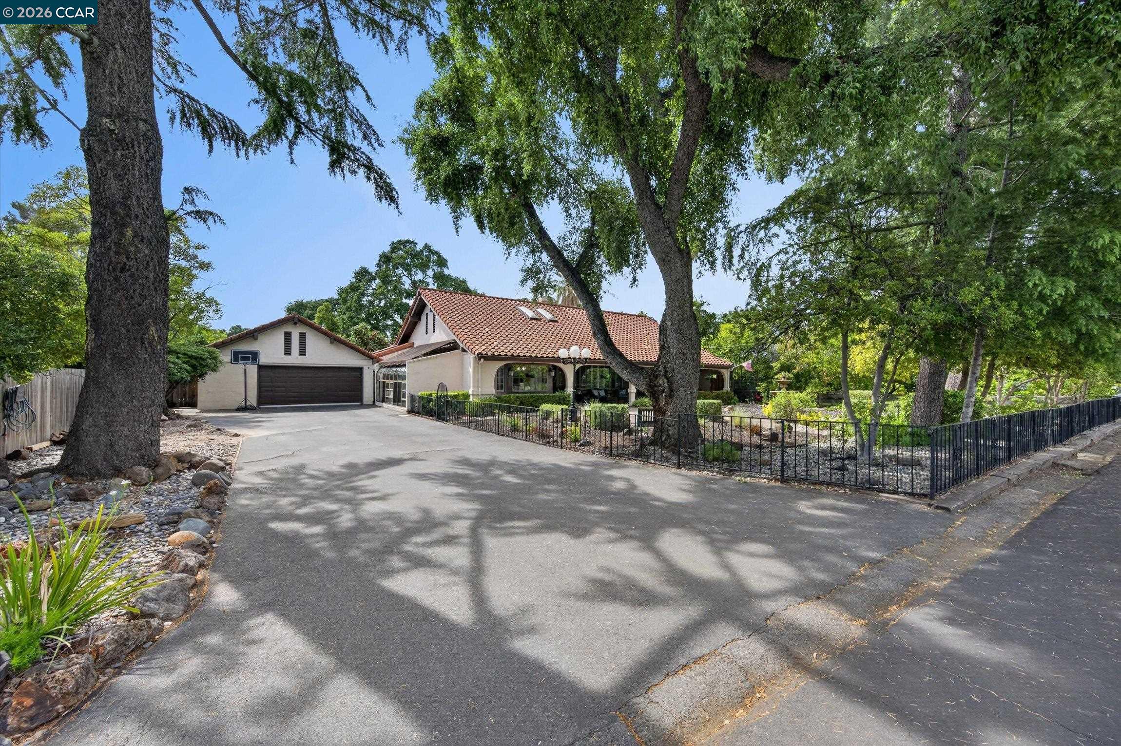 1675 Garnet Ln