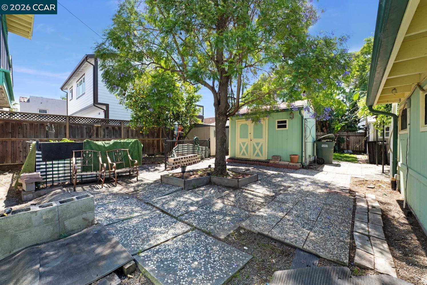 477 W 10Th St