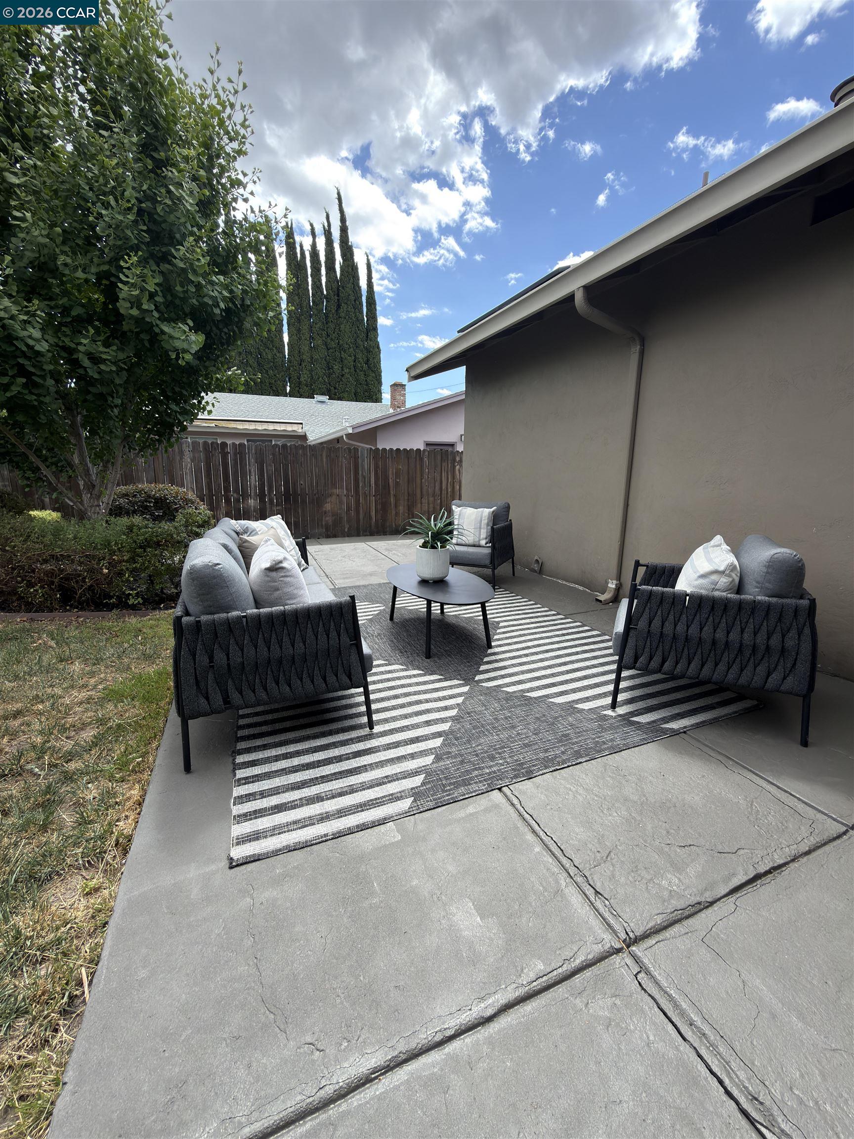 2290 La Mar Drive