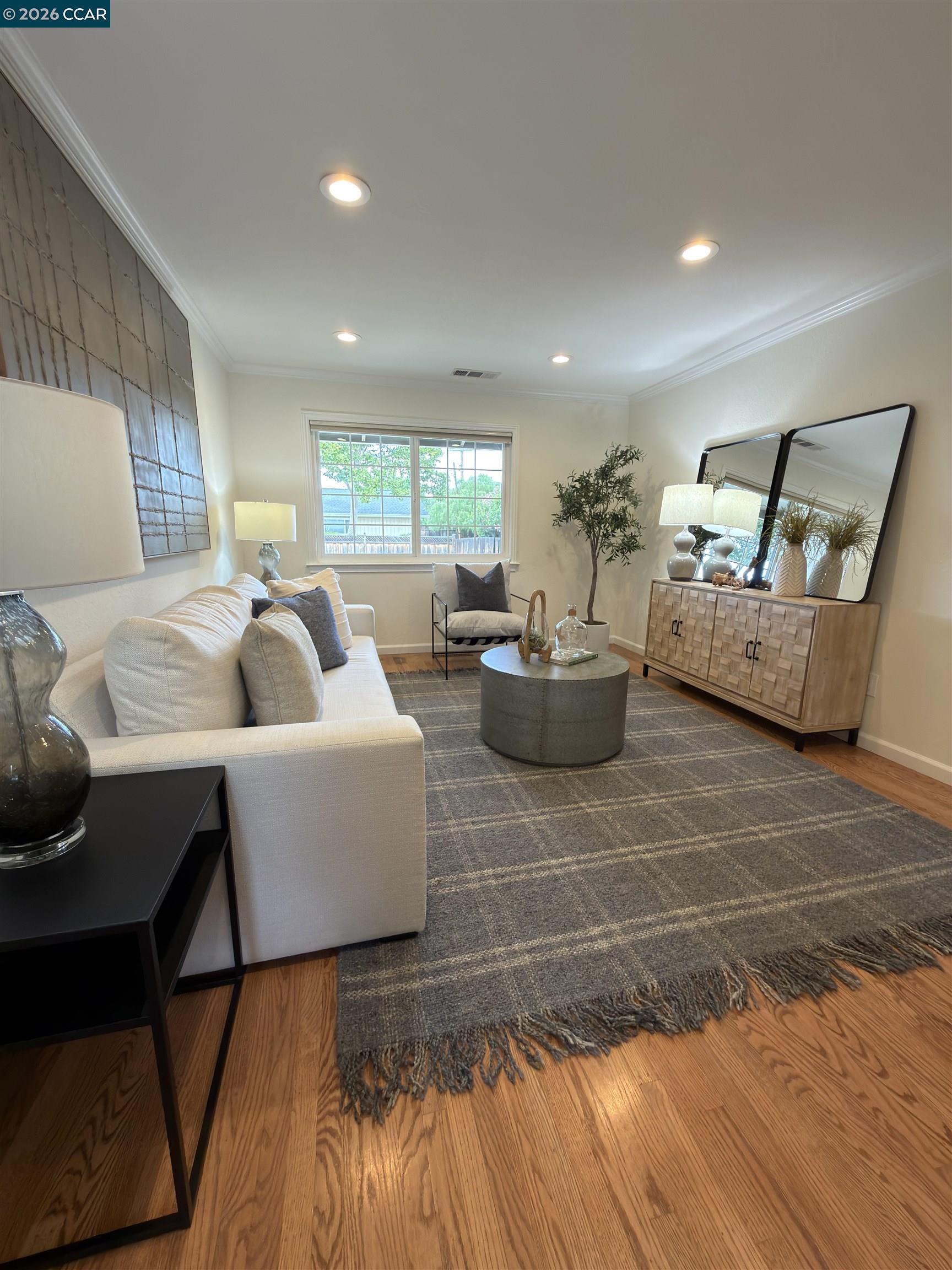 2290 La Mar Drive