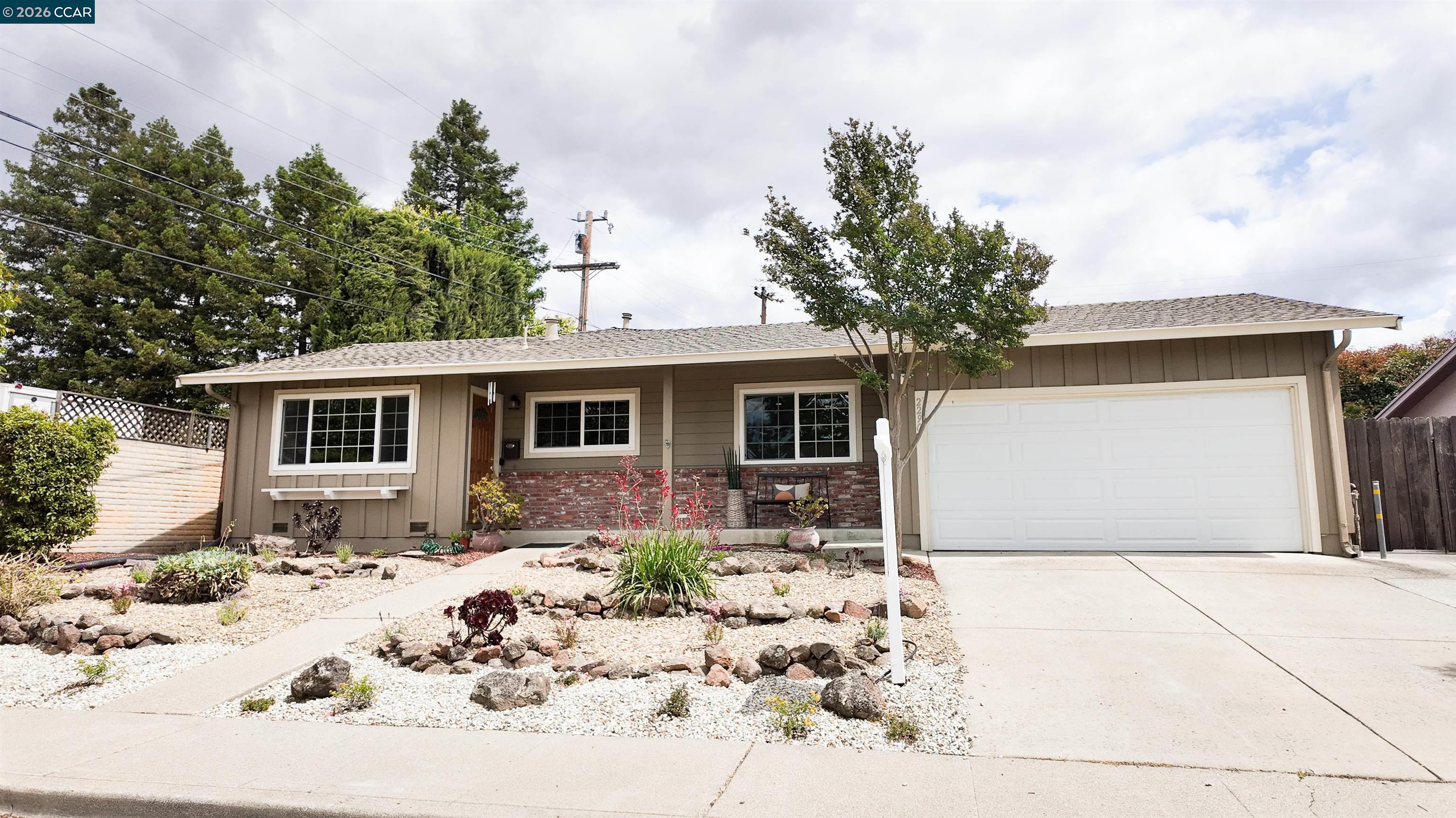 2290 La Mar Drive