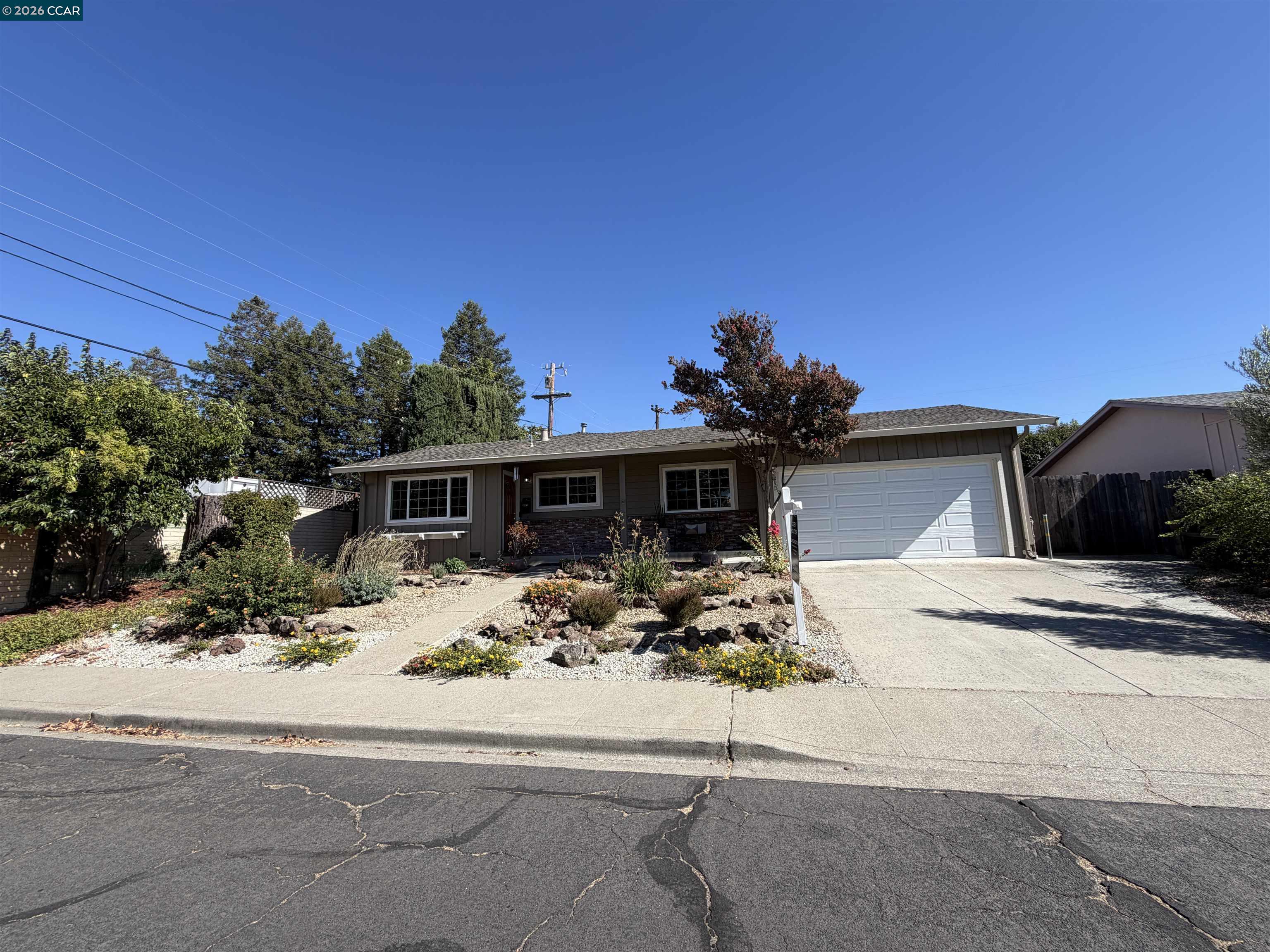 2290 La Mar Drive