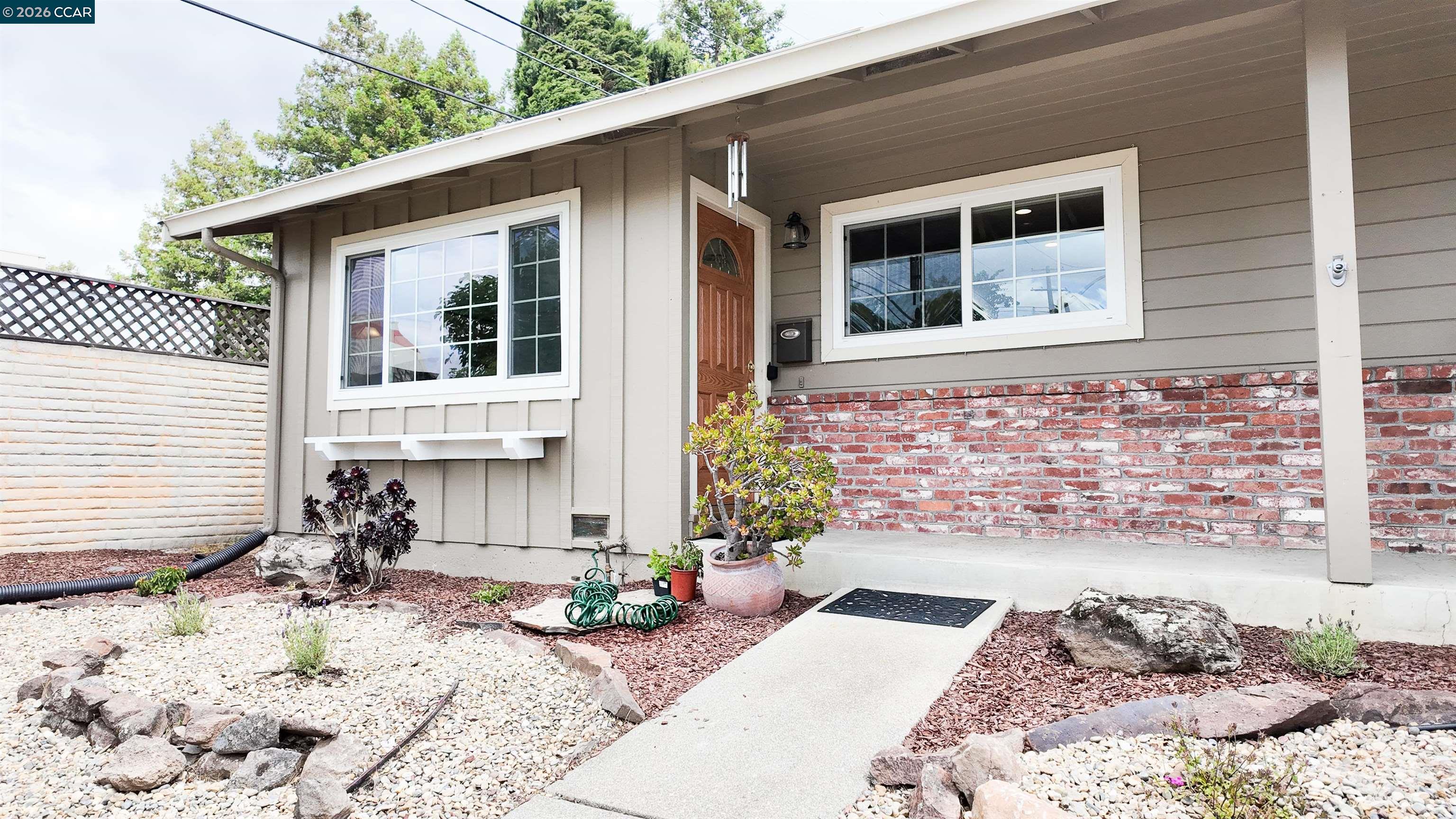 2290 La Mar Drive