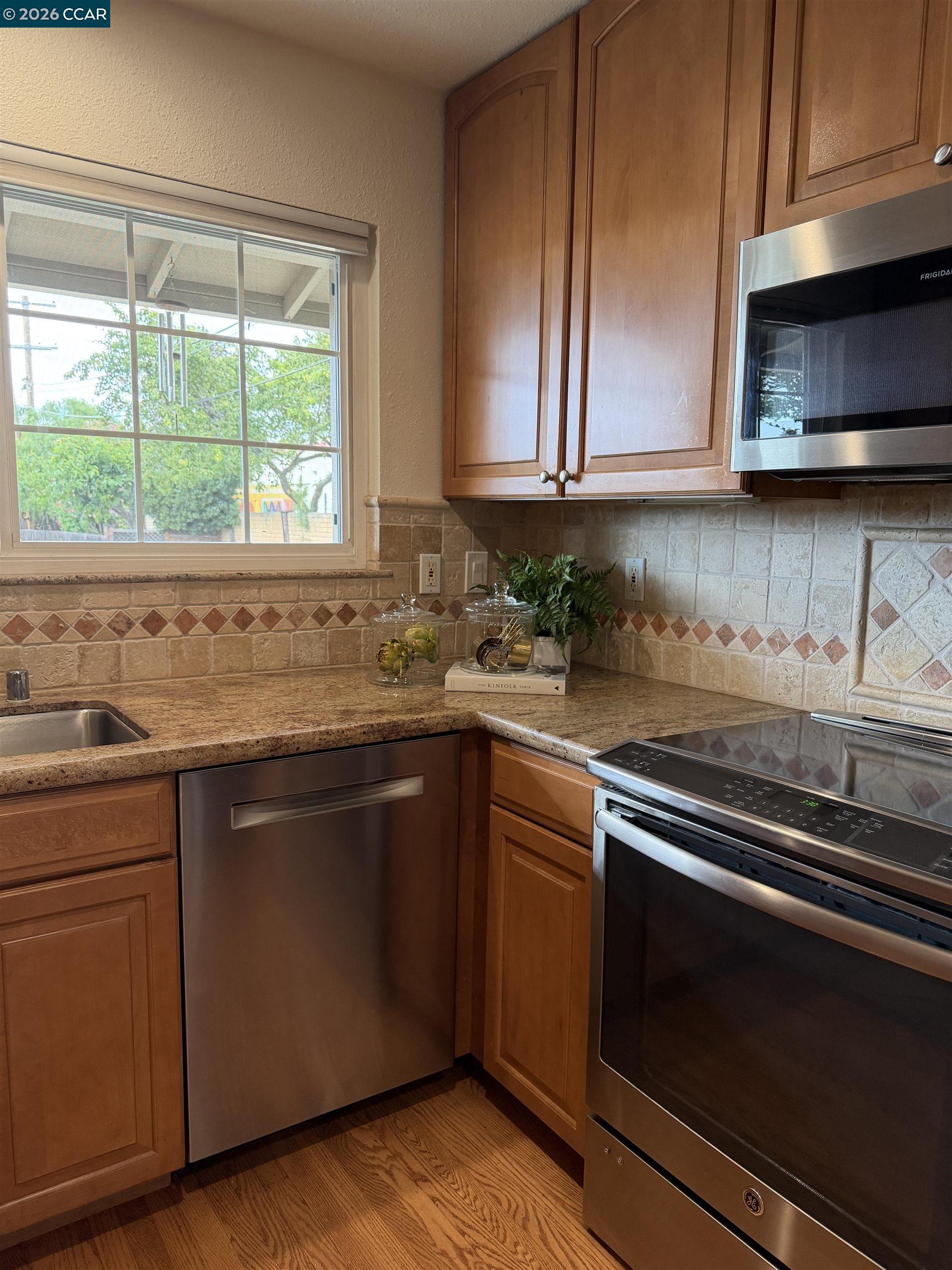 2290 La Mar Drive