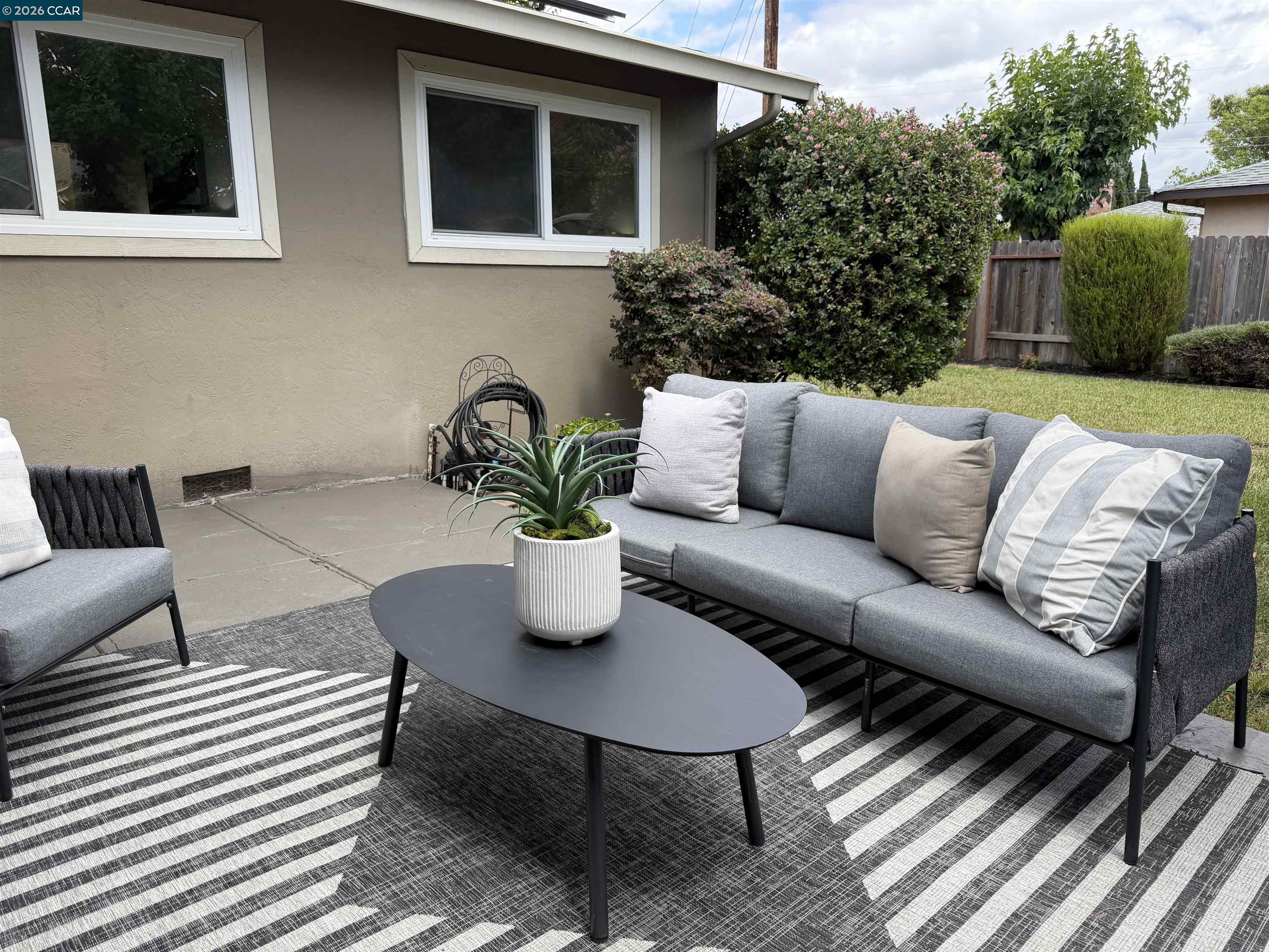 2290 La Mar Drive