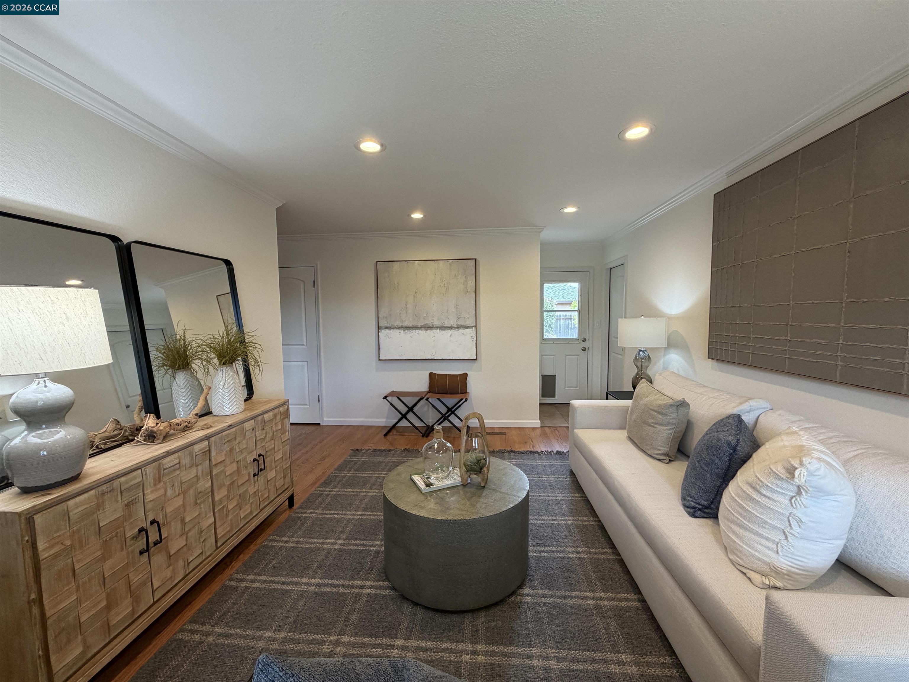 2290 La Mar Drive