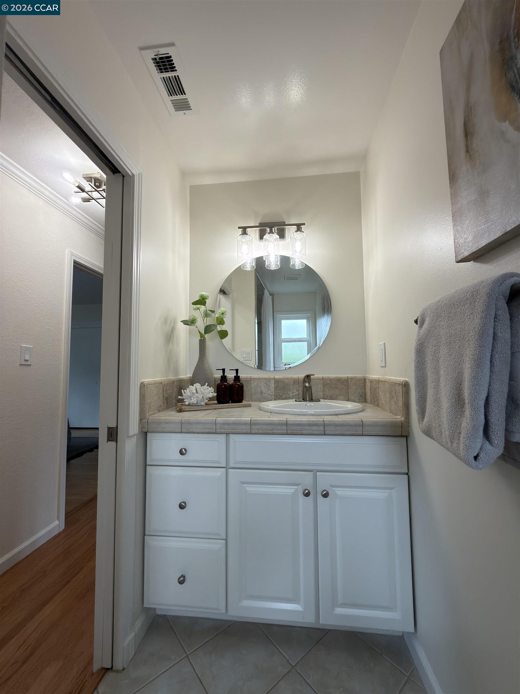 2290 La Mar Drive