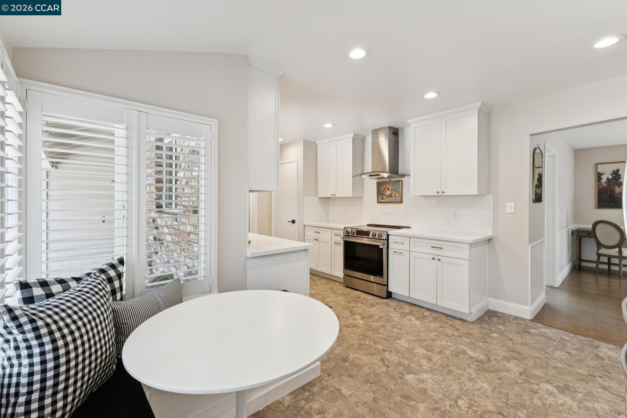 978 Kenston Dr