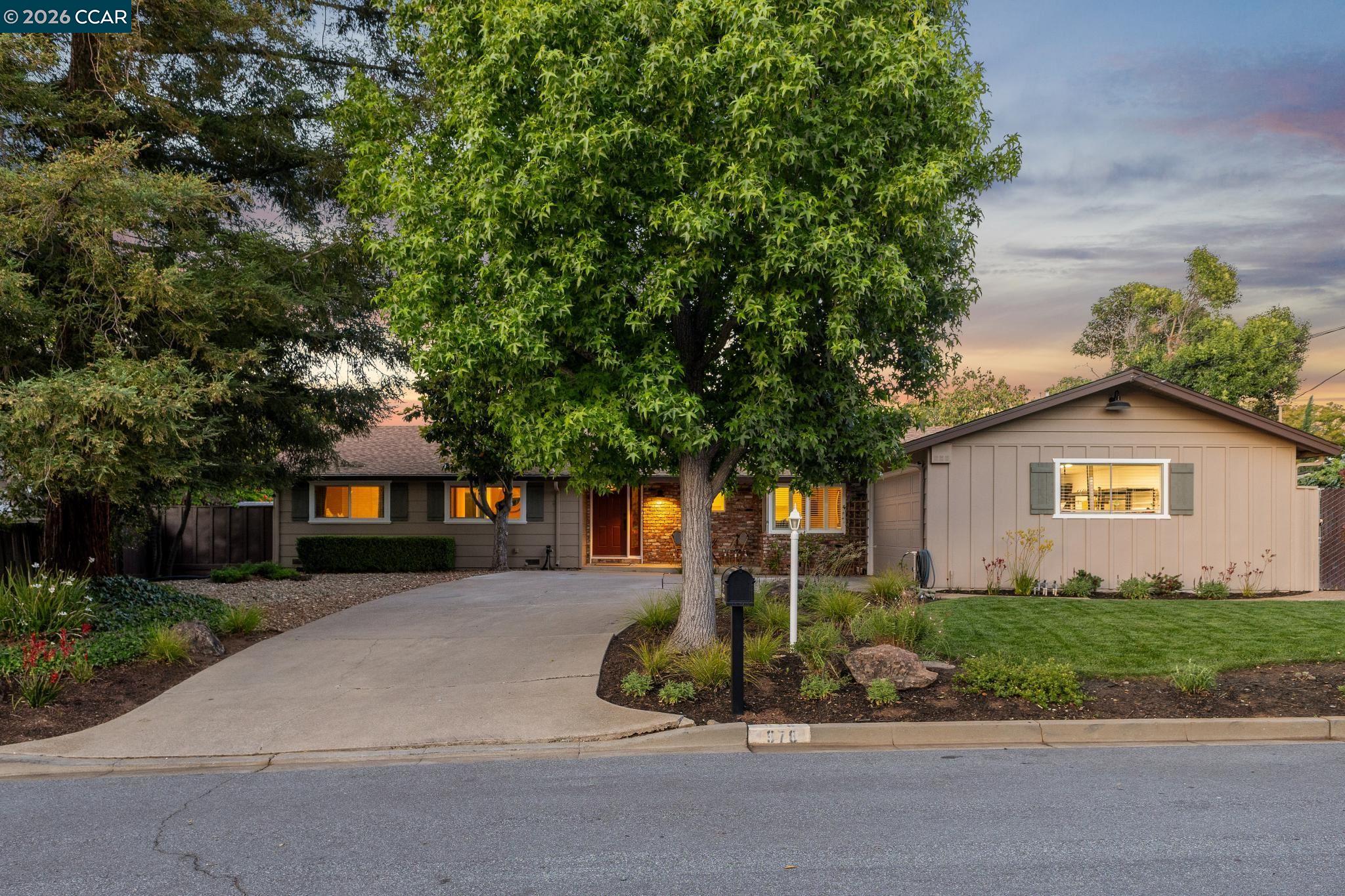 978 Kenston Dr