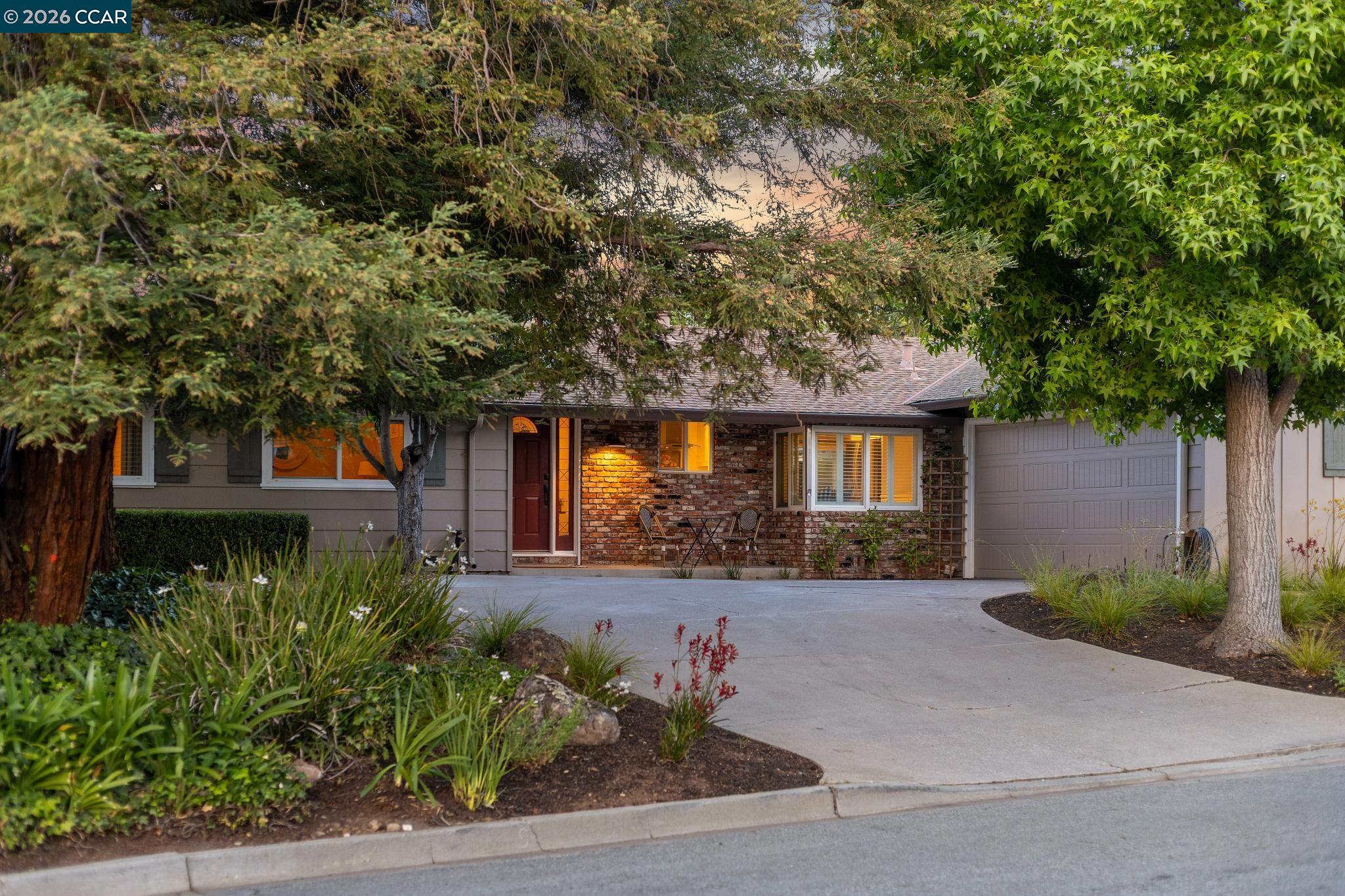 978 Kenston Dr