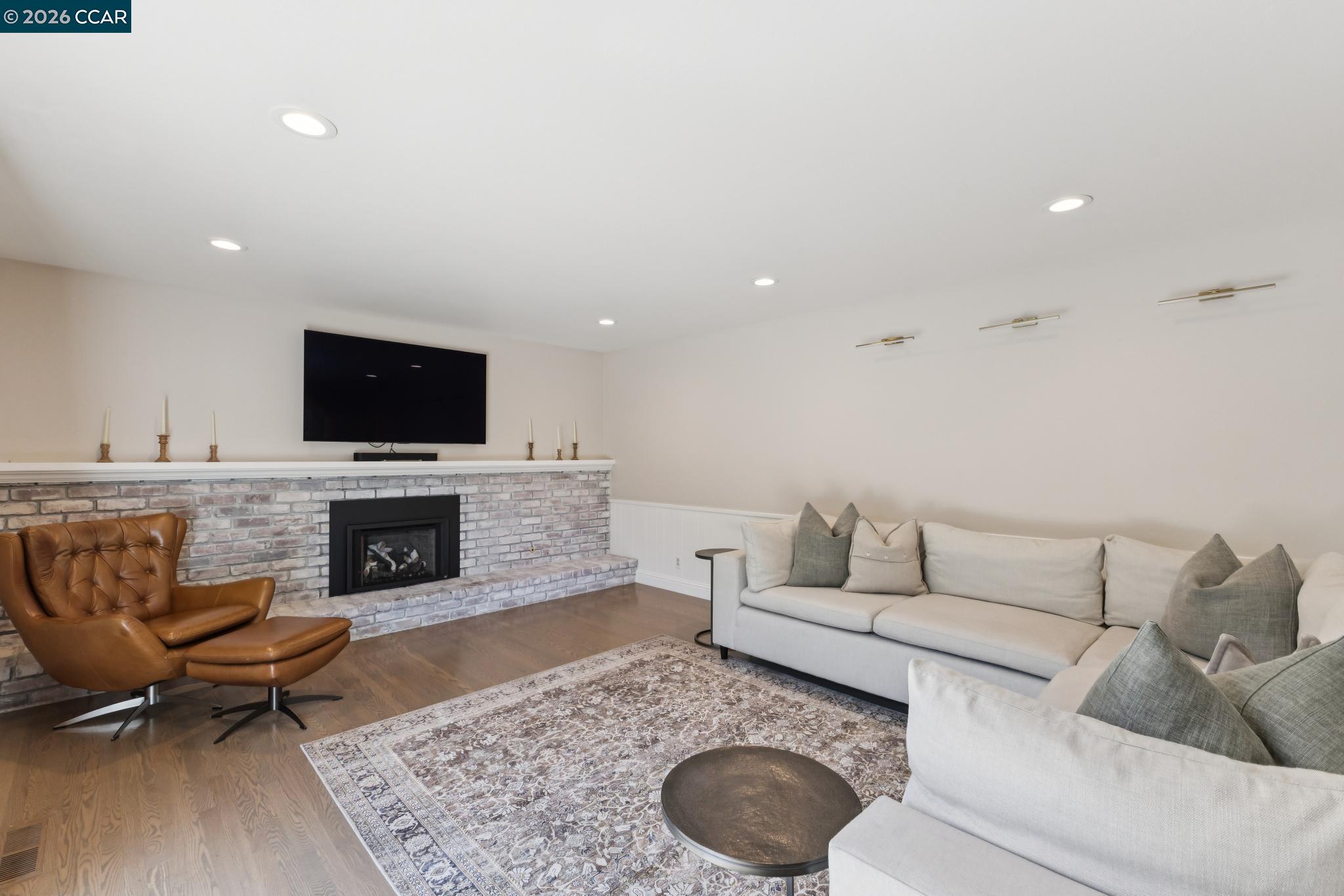 978 Kenston Dr