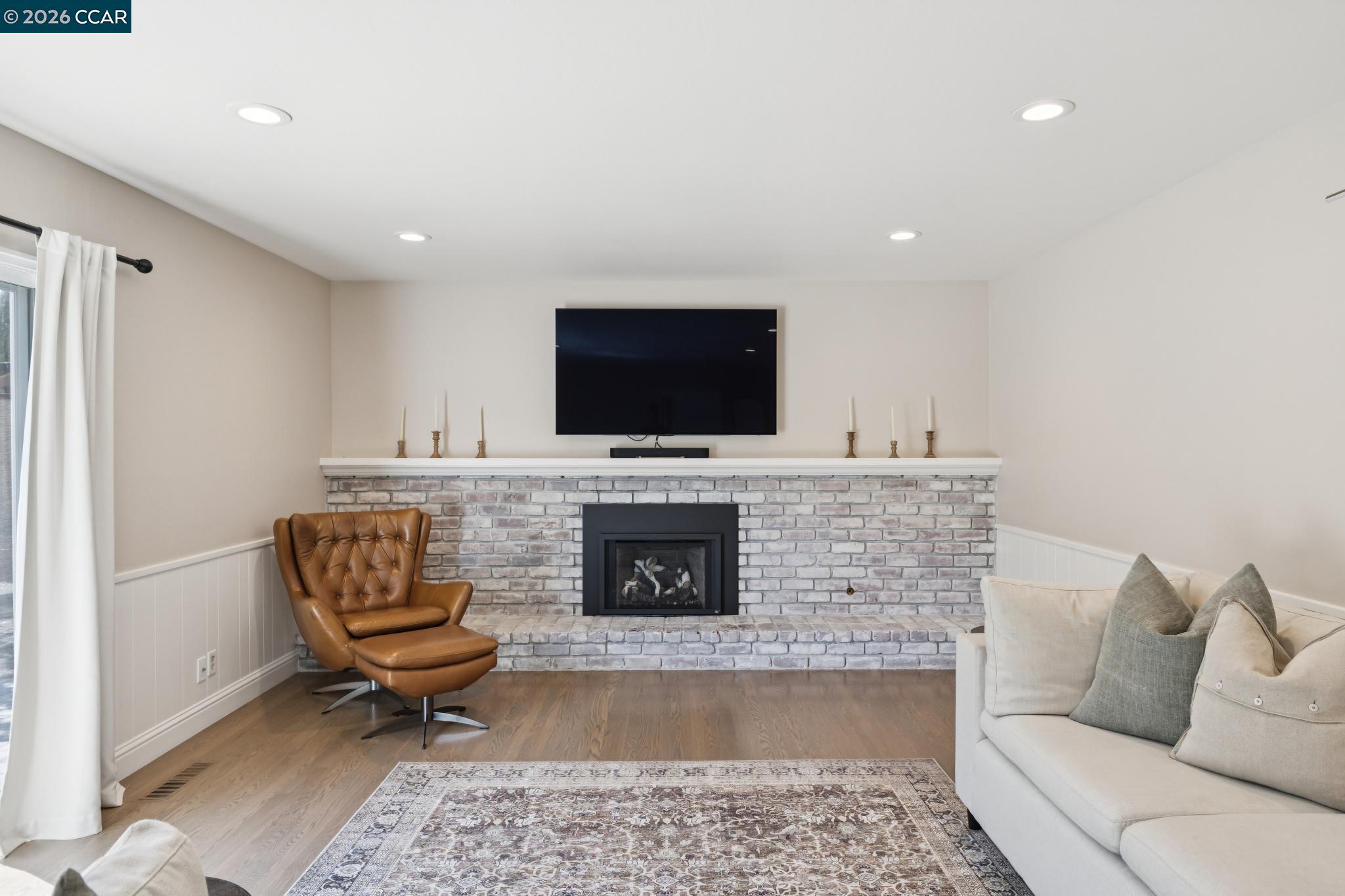 978 Kenston Dr