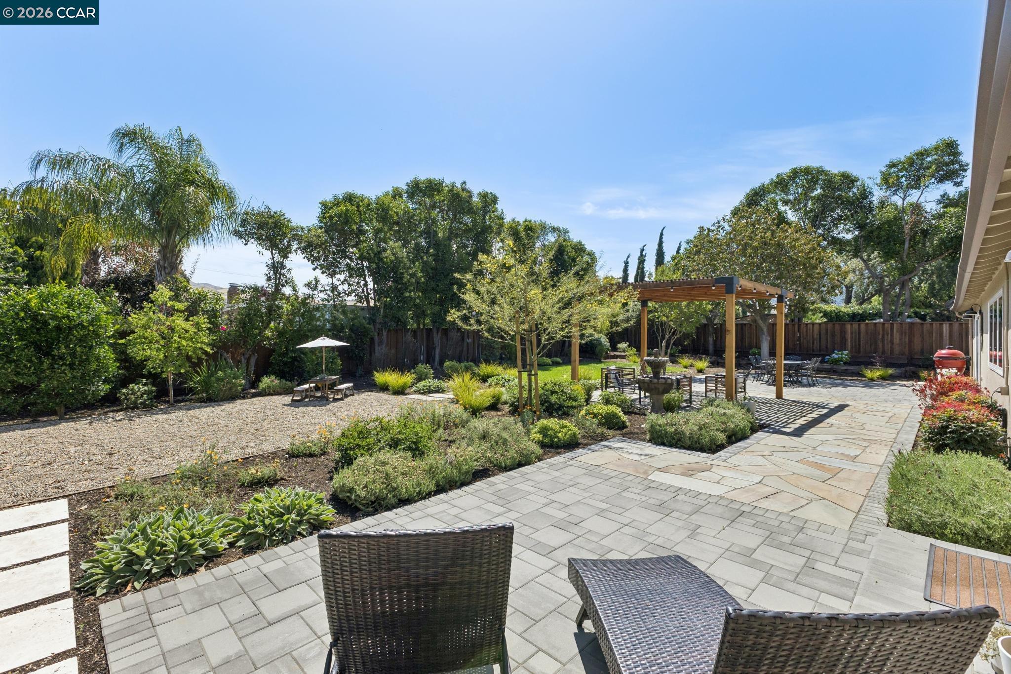 978 Kenston Dr