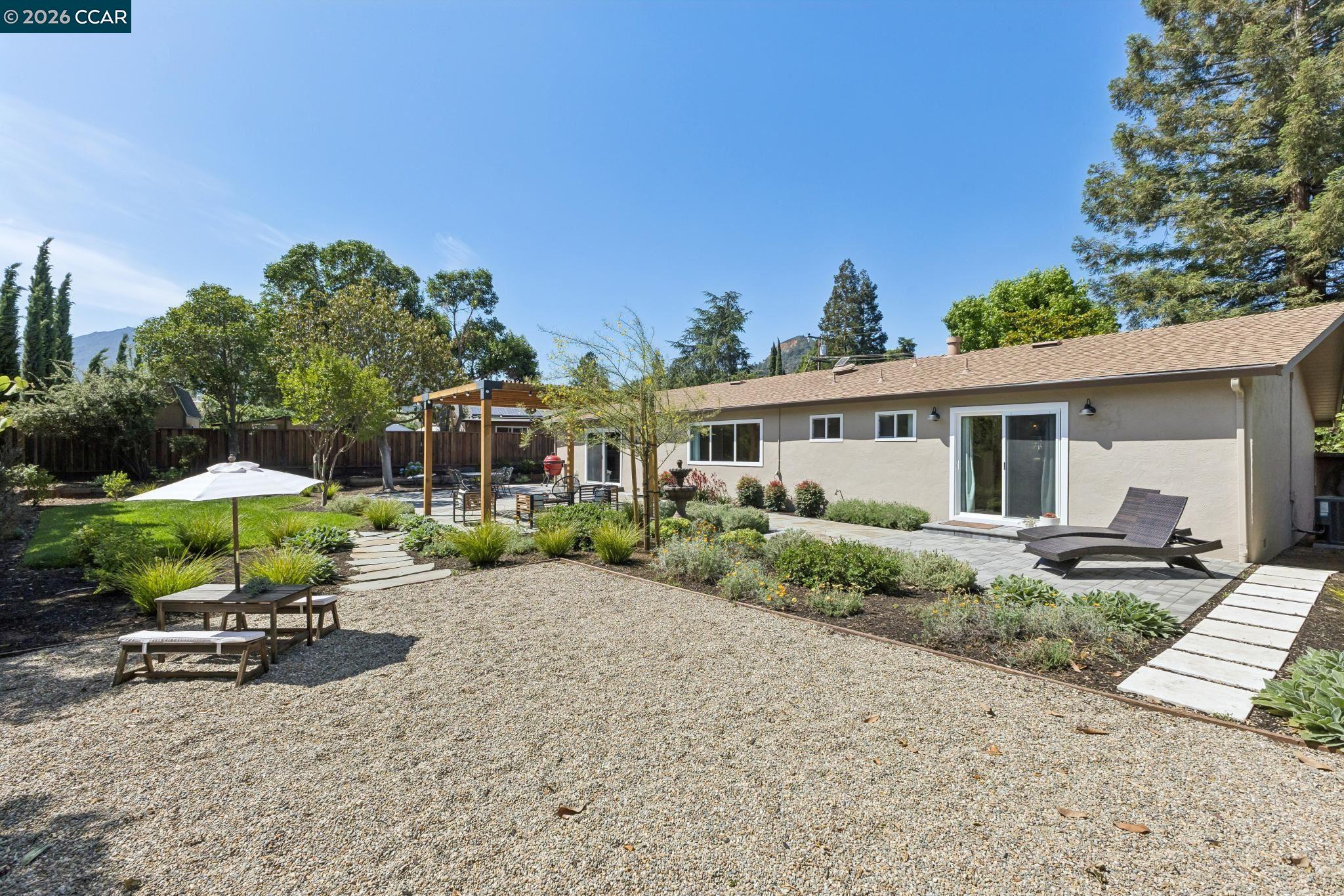 978 Kenston Dr