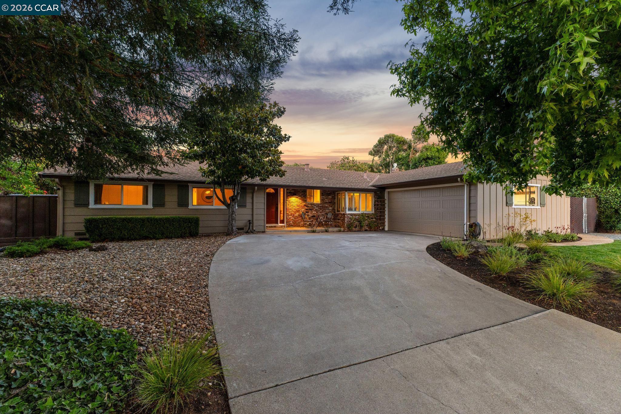 978 Kenston Dr
