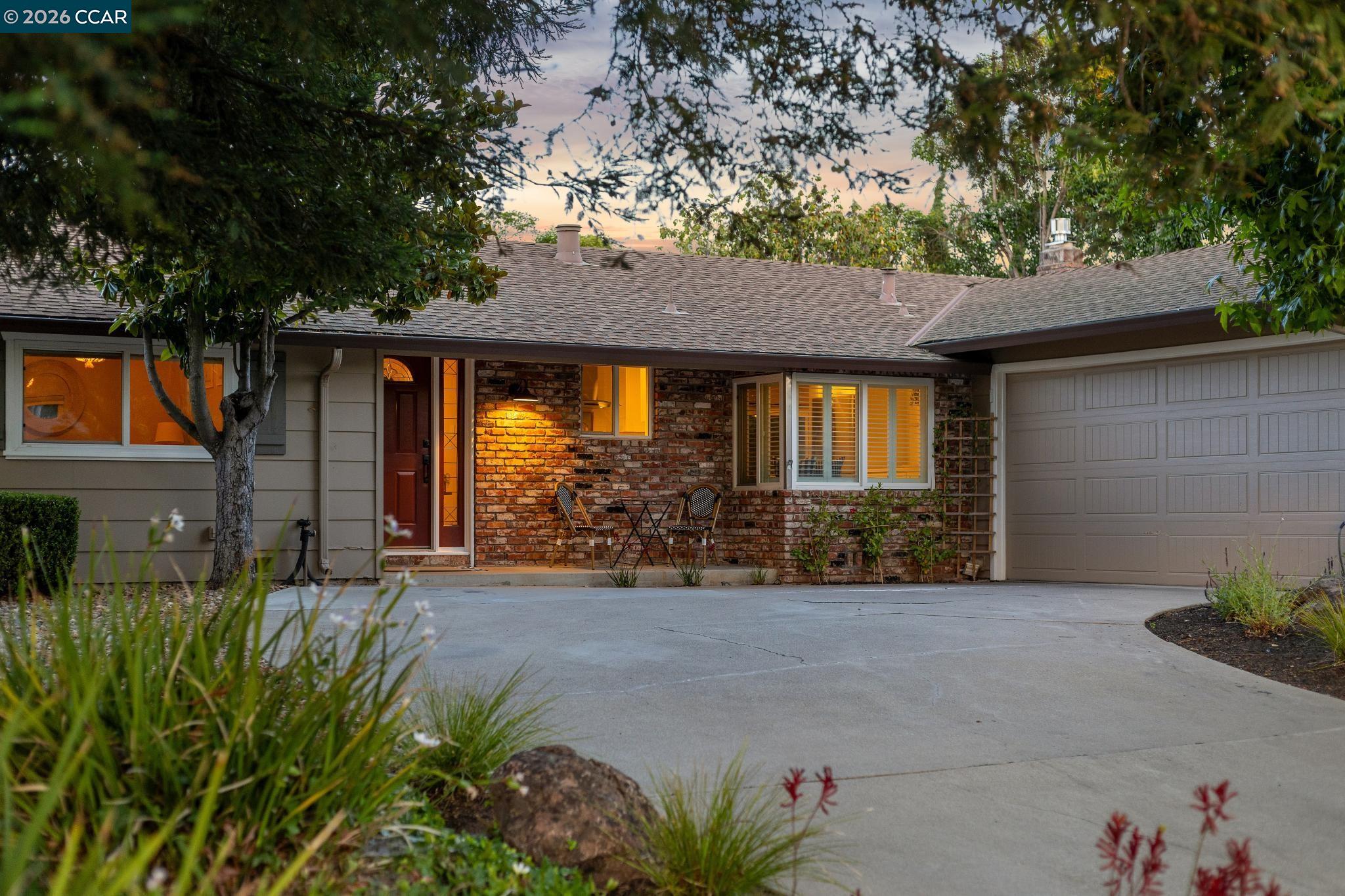 978 Kenston Dr