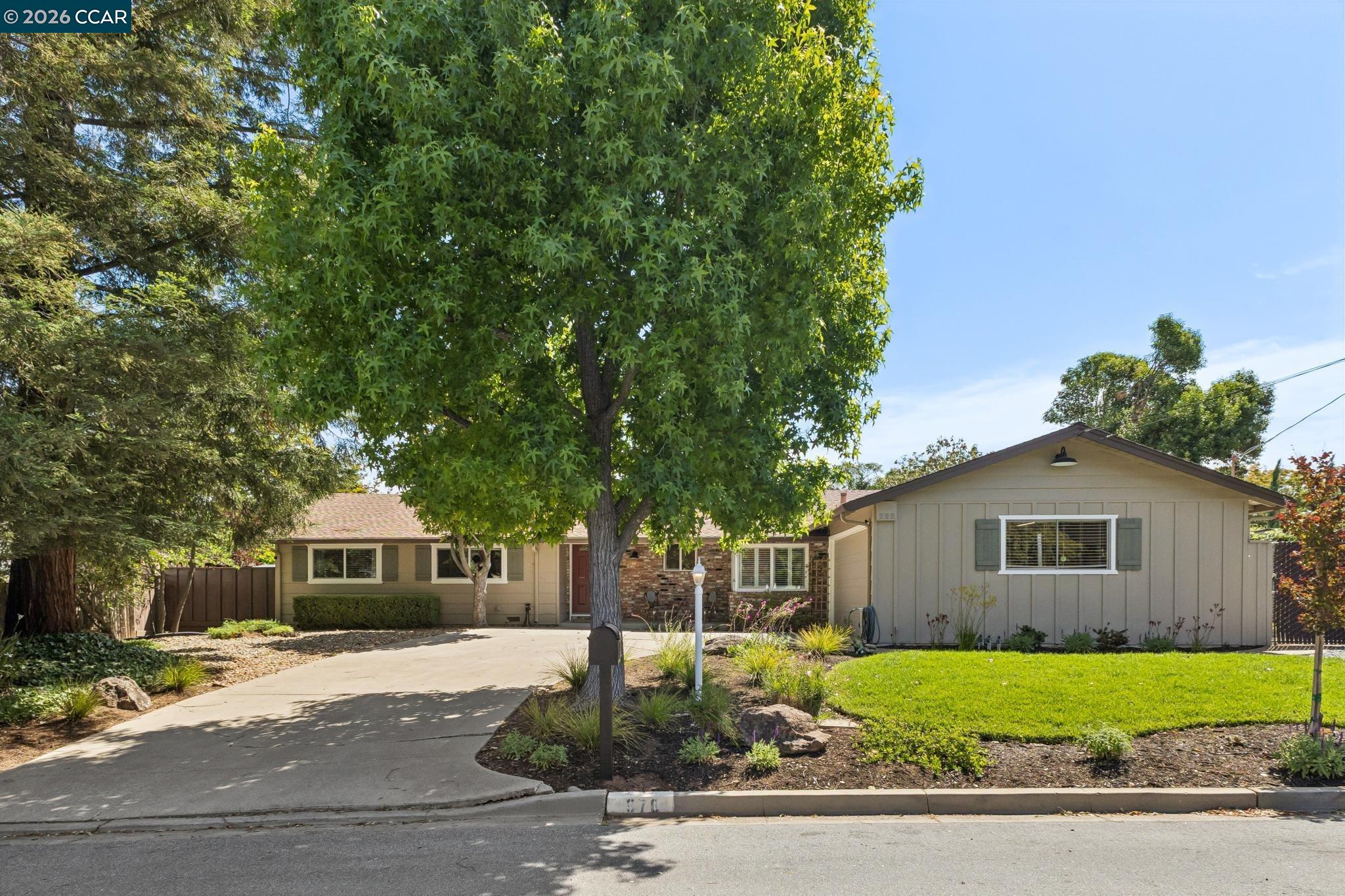 978 Kenston Dr