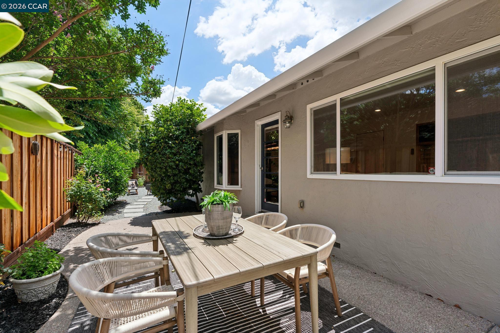 962 Oasis Dr