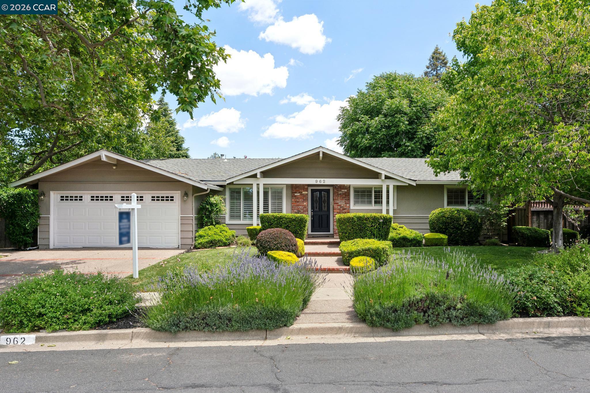 962 Oasis Dr