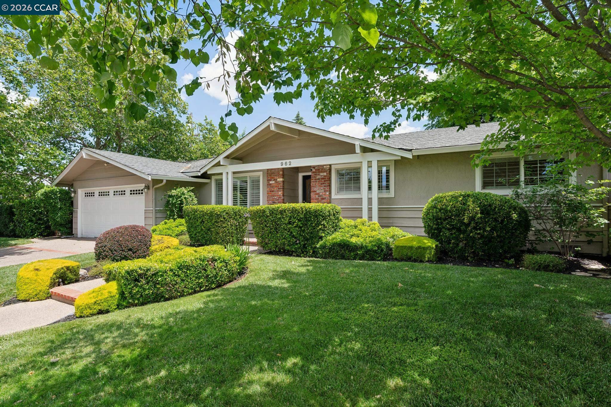 962 Oasis Dr