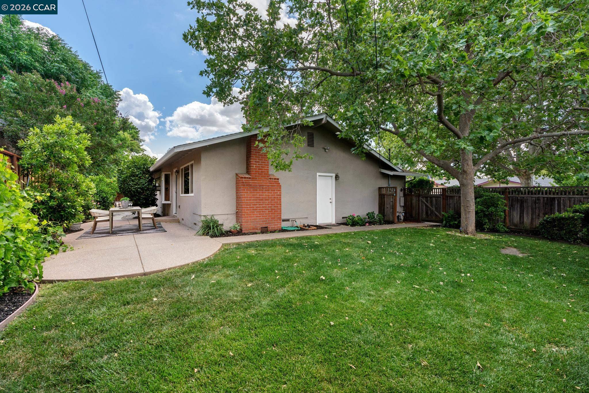 962 Oasis Dr