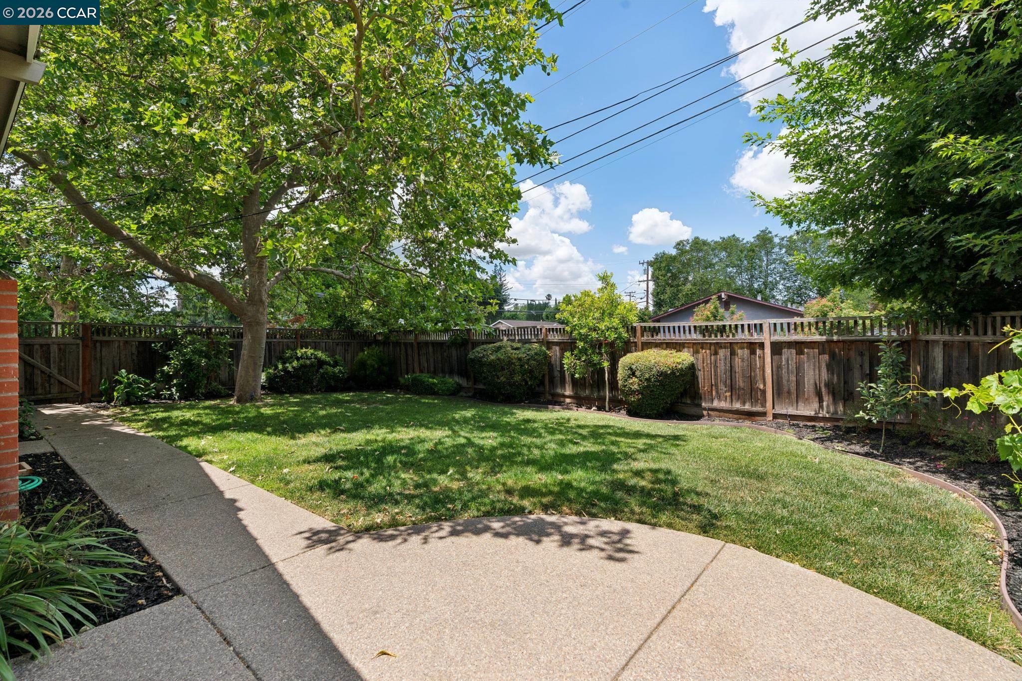 962 Oasis Dr