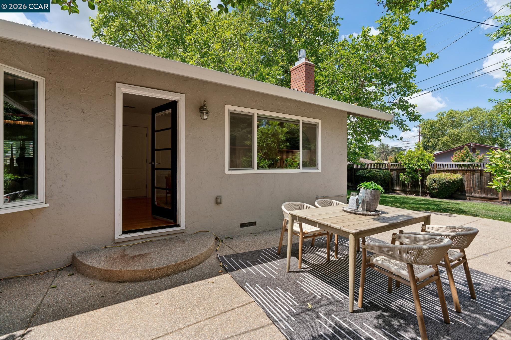 962 Oasis Dr