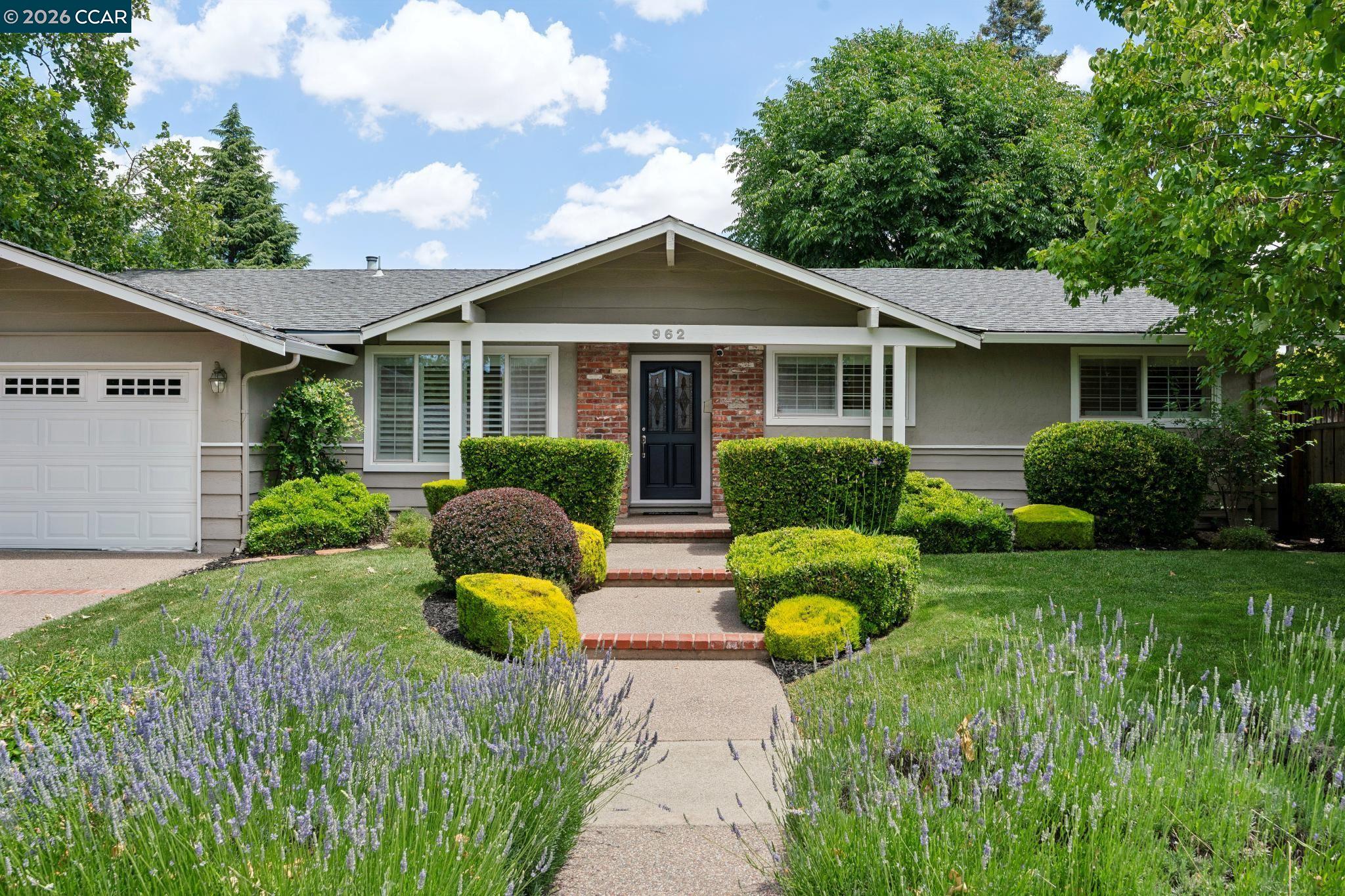 962 Oasis Dr