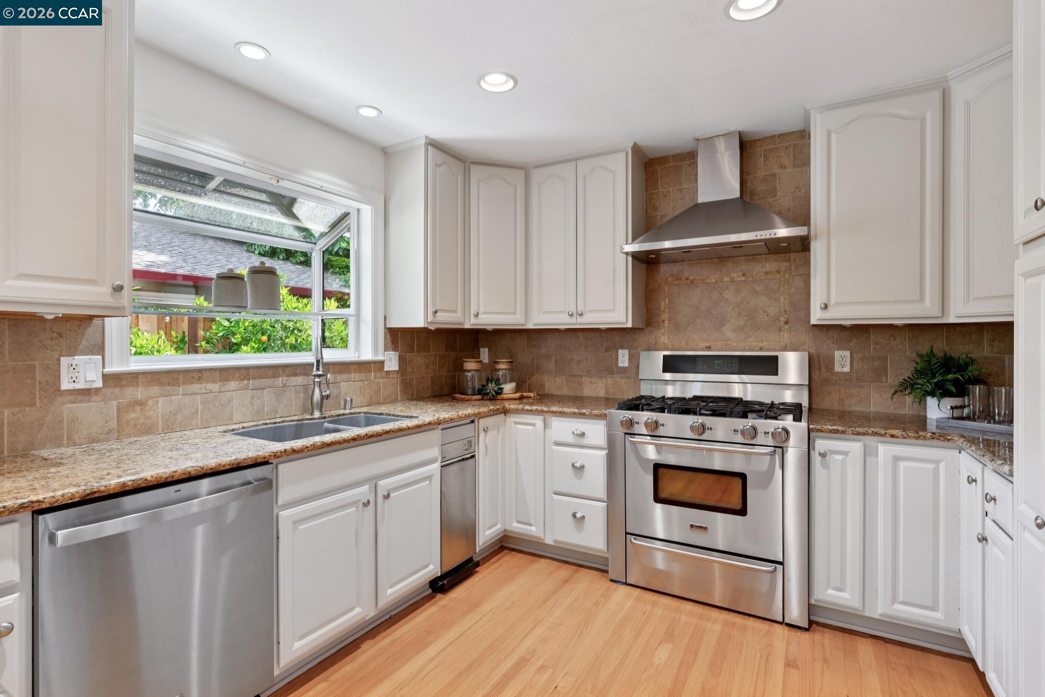 962 Oasis Dr