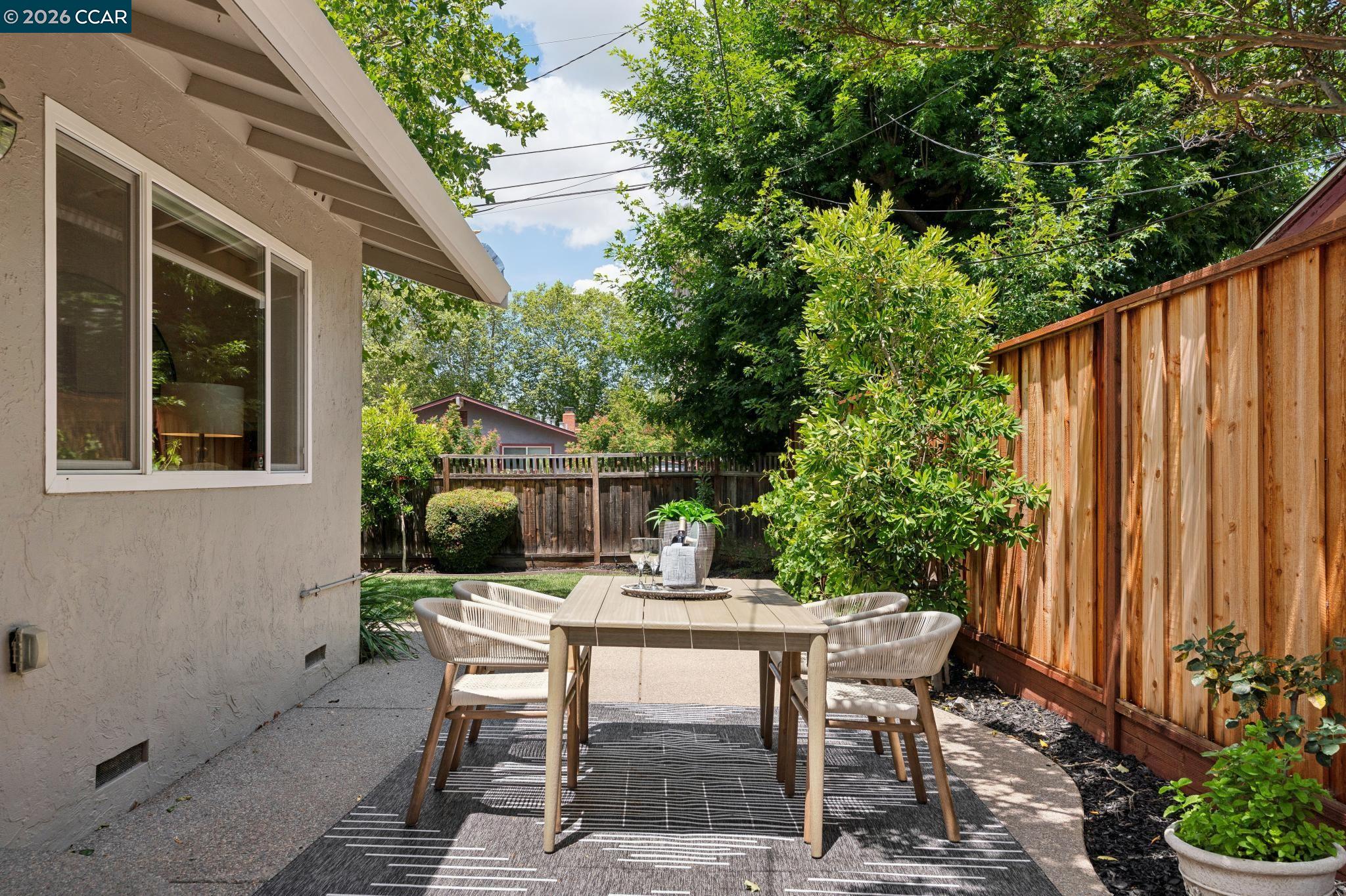 962 Oasis Dr