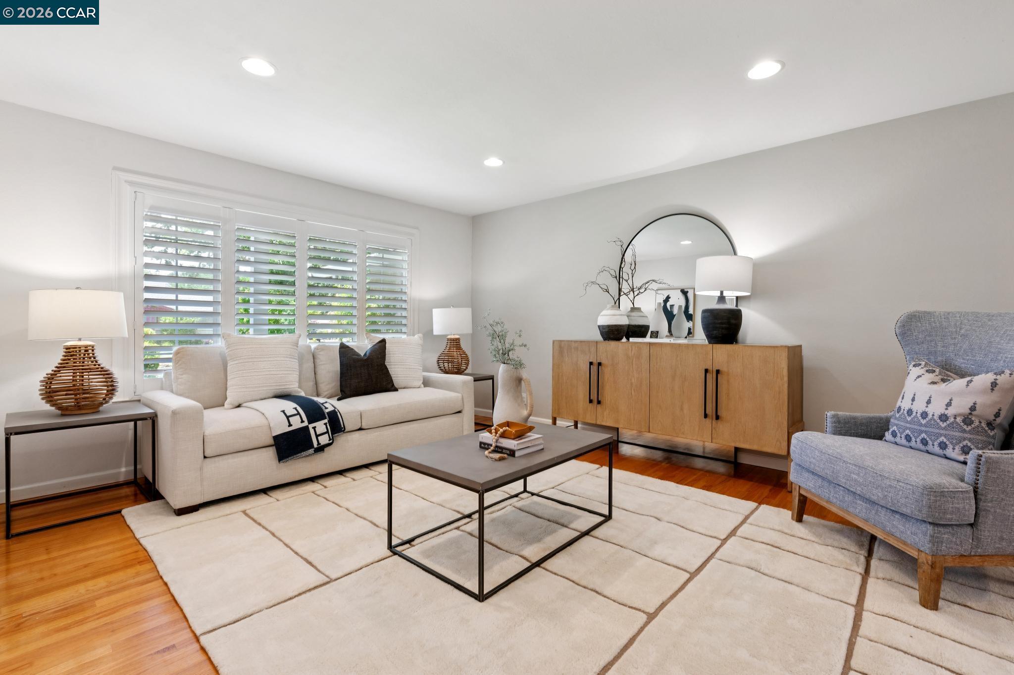 962 Oasis Dr