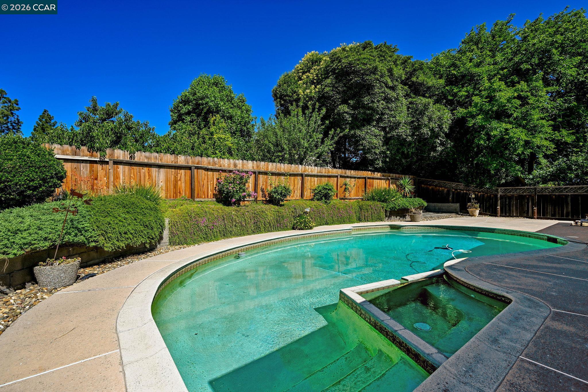 1284 Pinecrest Drive