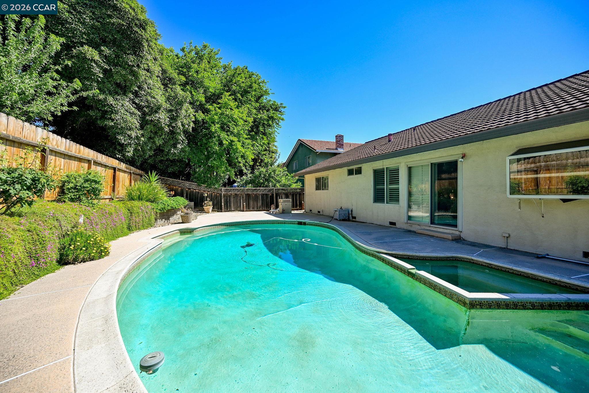 1284 Pinecrest Drive