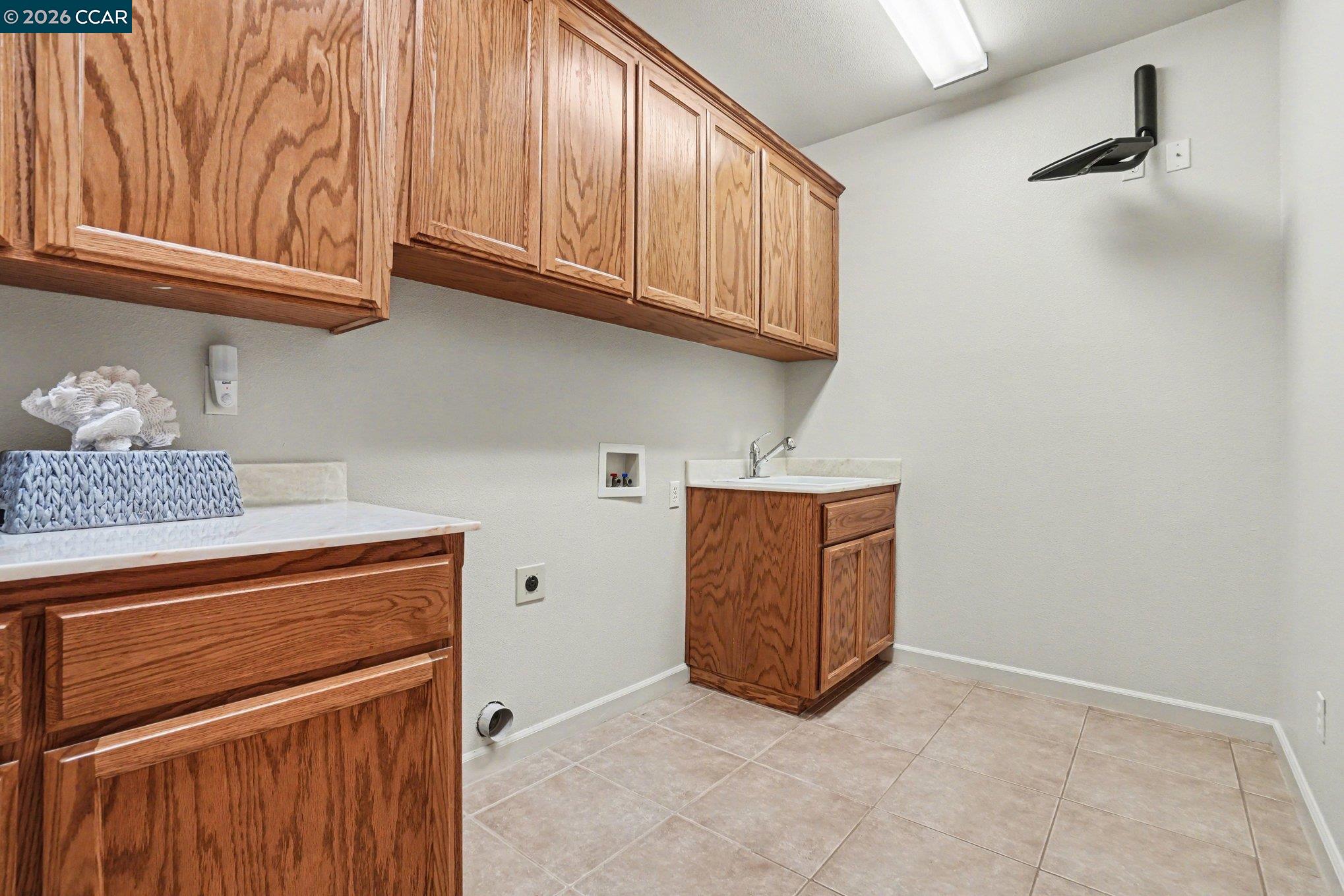 5666 Oakmont Ct