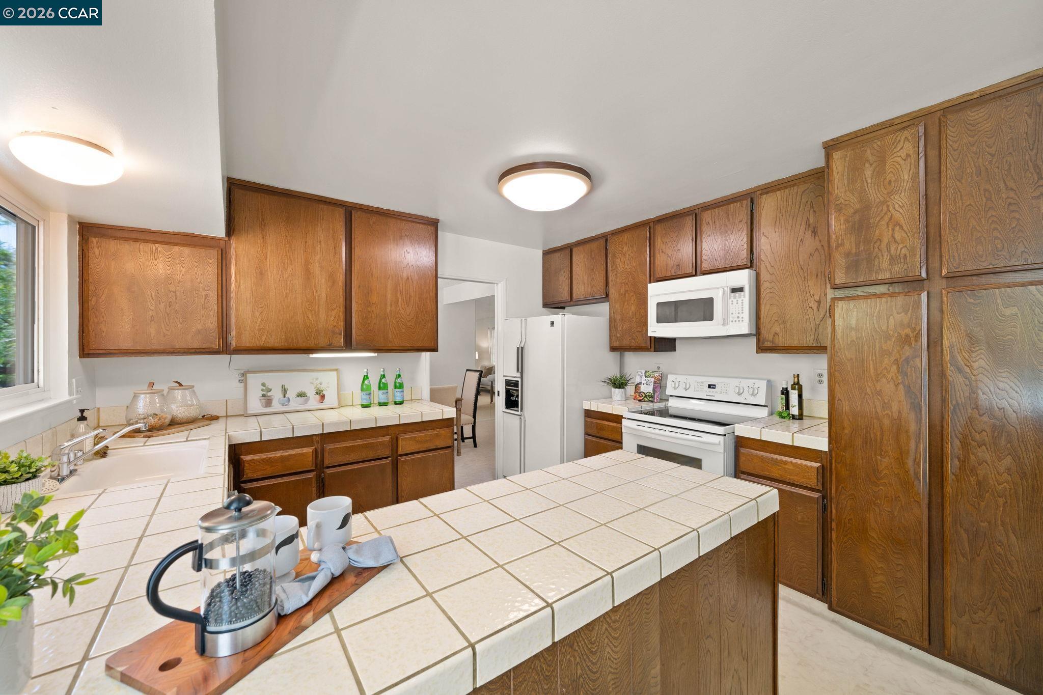 721 Black Point Pl