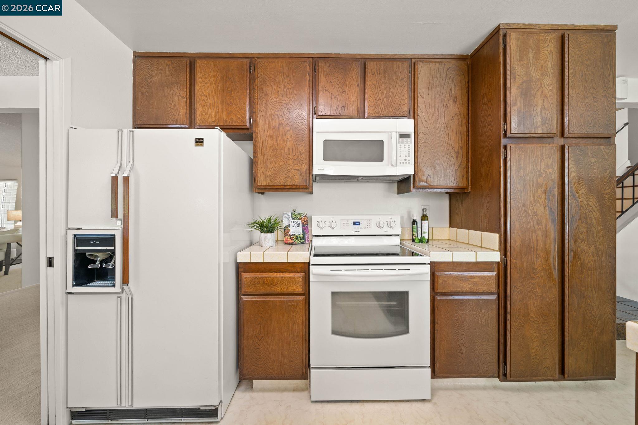 721 Black Point Pl