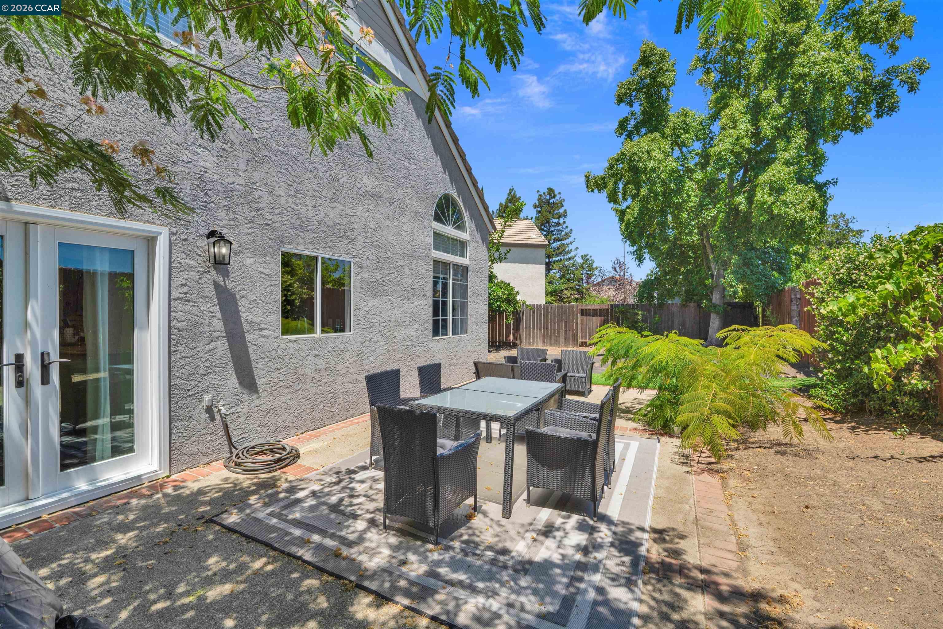 400 Devon Ct