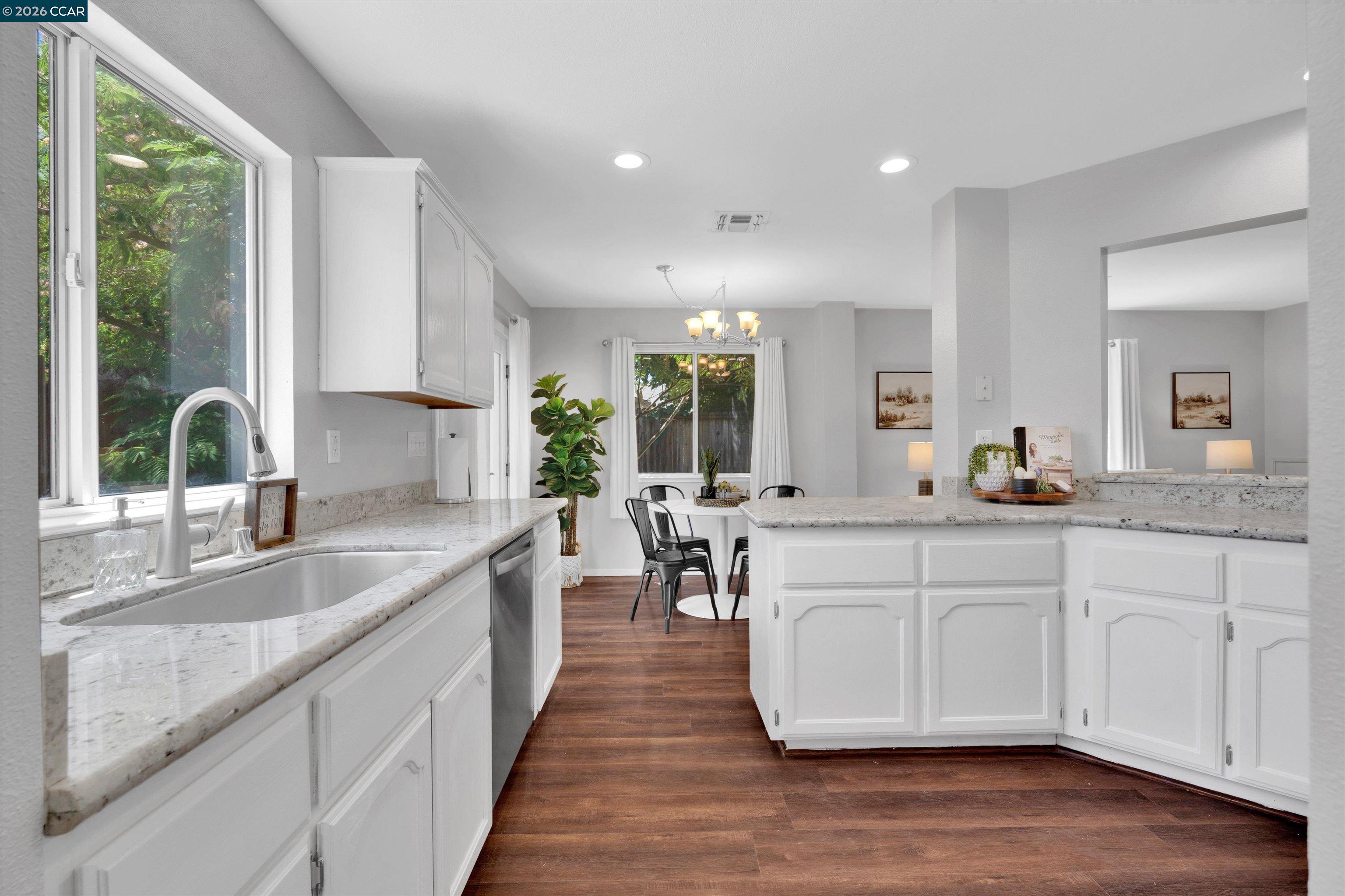 400 Devon Ct