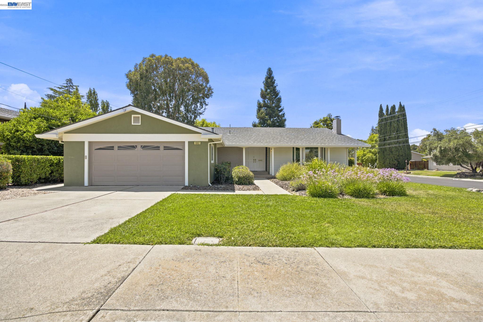 1082 Springfield Dr.
