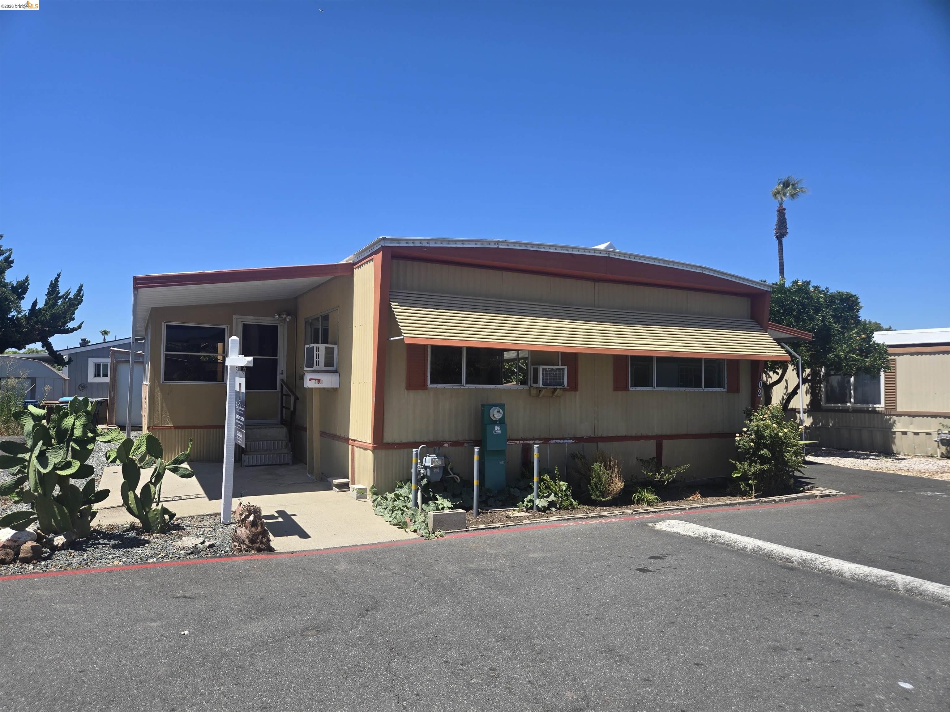 3301 Buchanan # 102