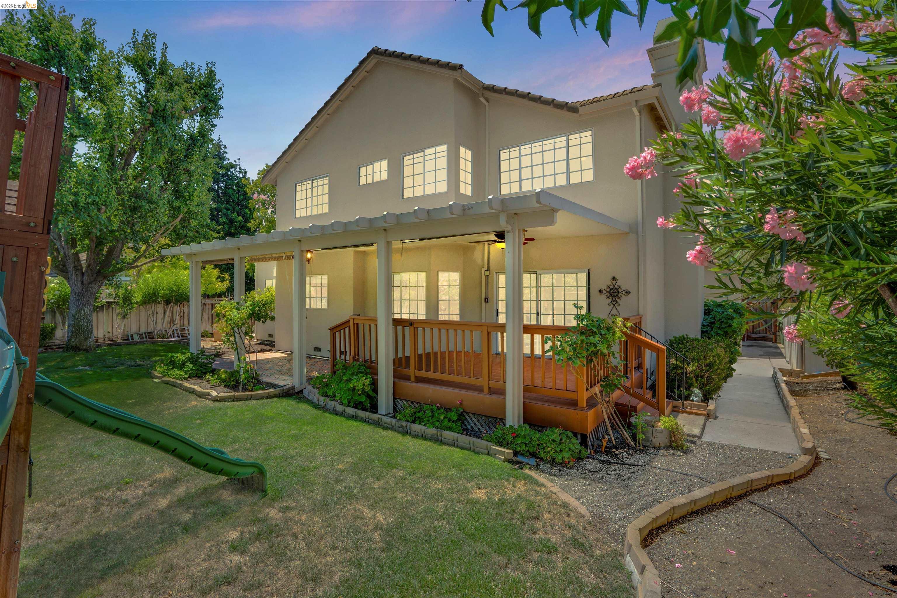 805 Devonshire Loop