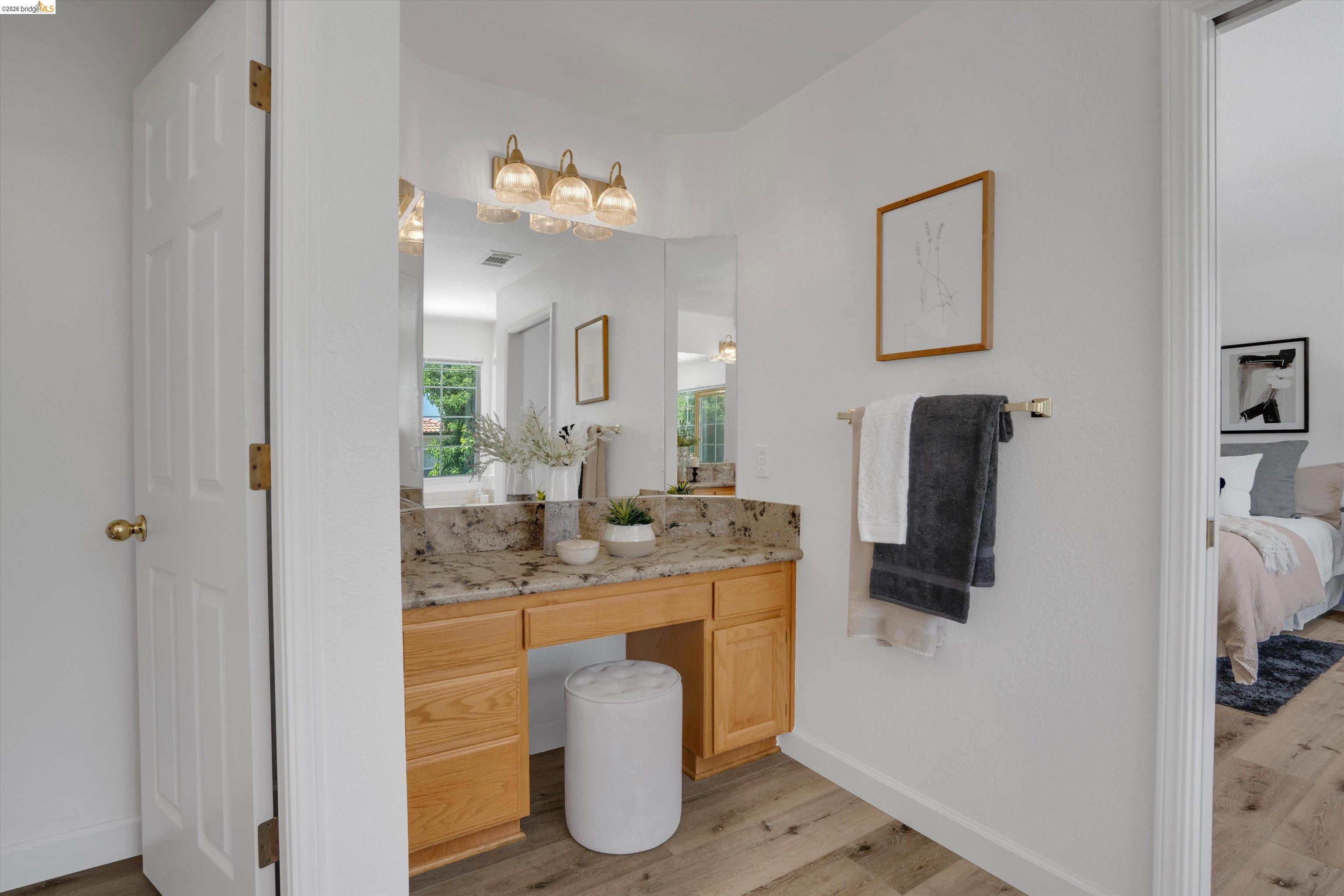 805 Devonshire Loop