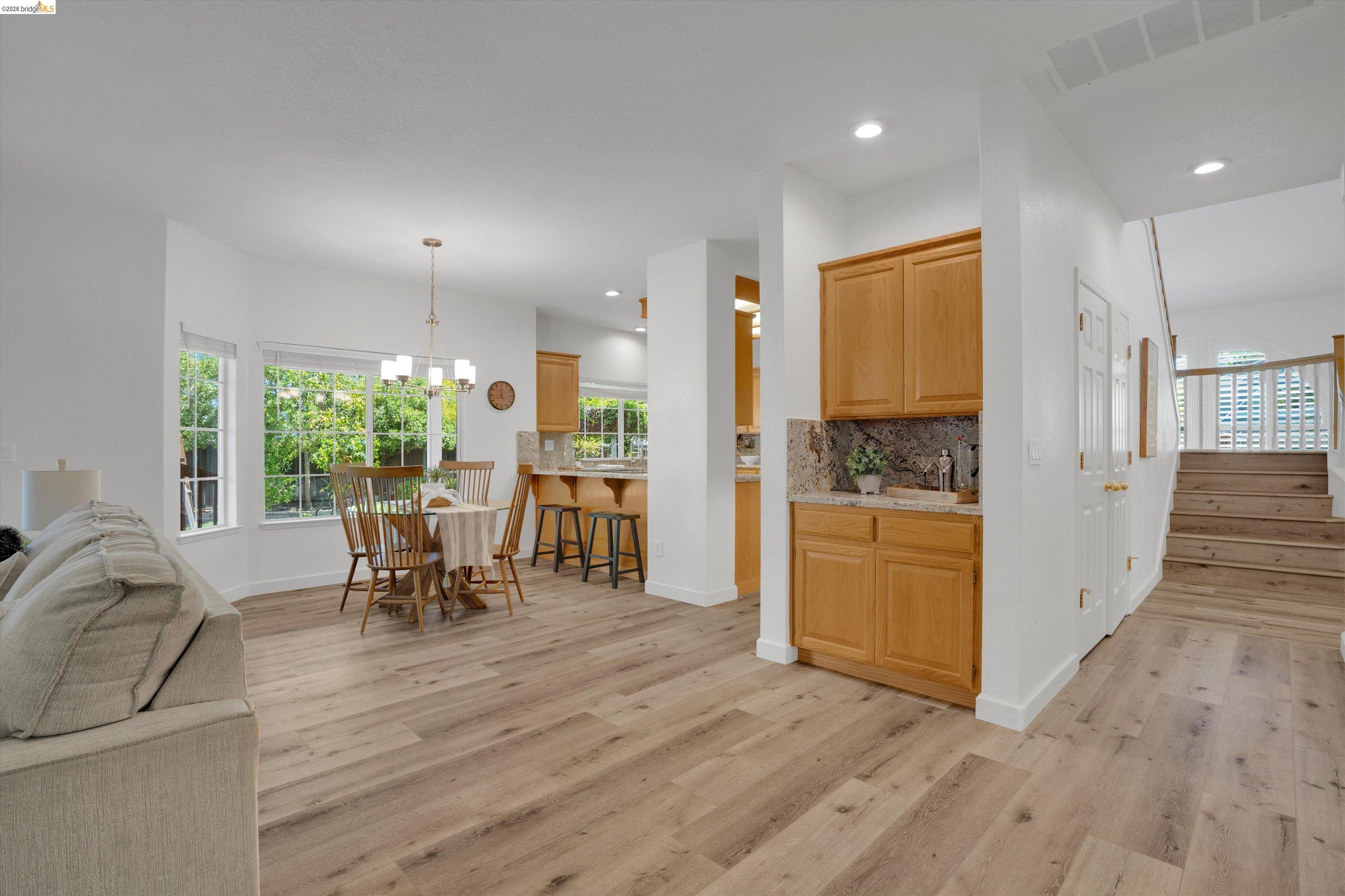 805 Devonshire Loop
